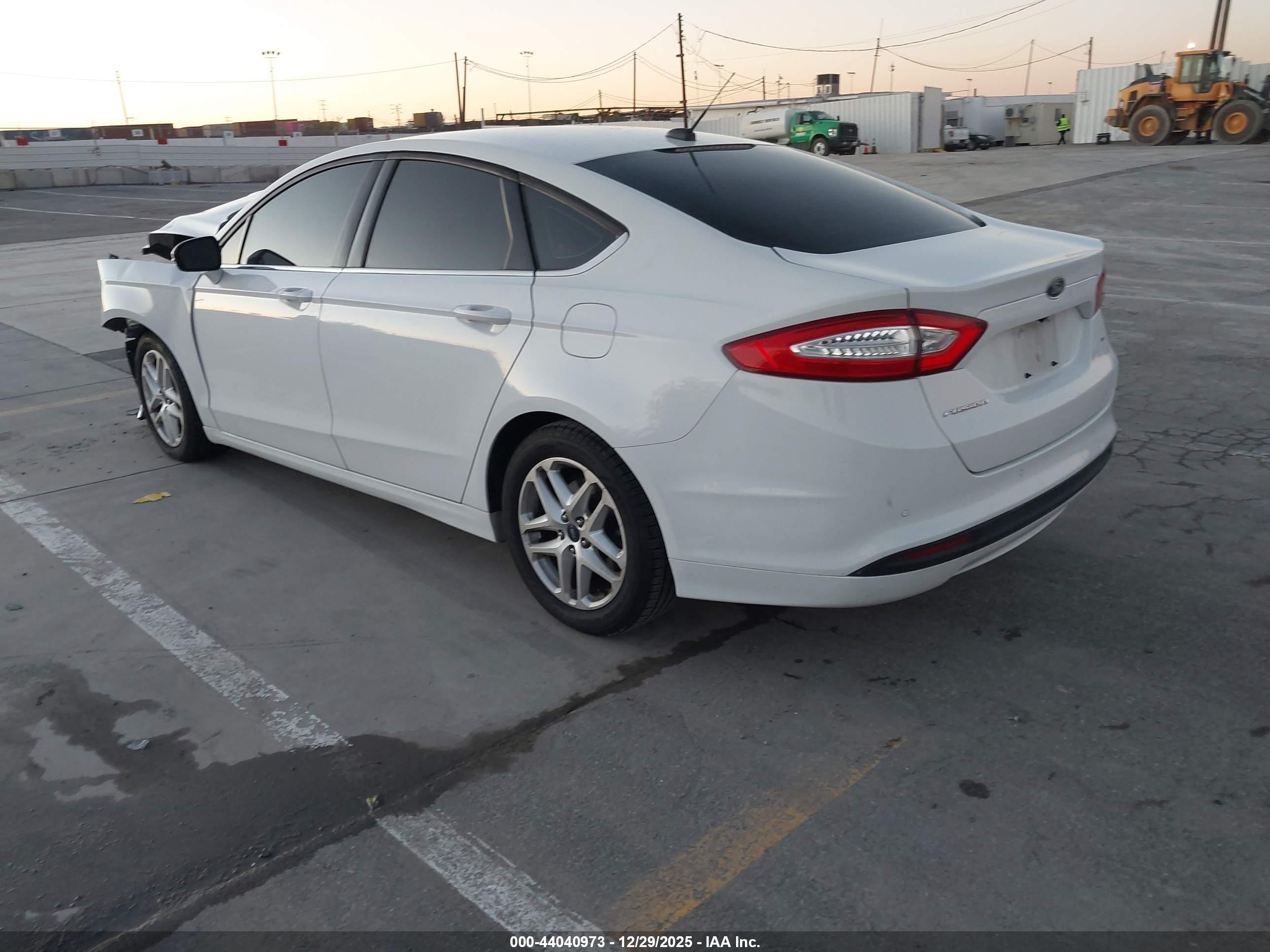 FORD FUSION image 3