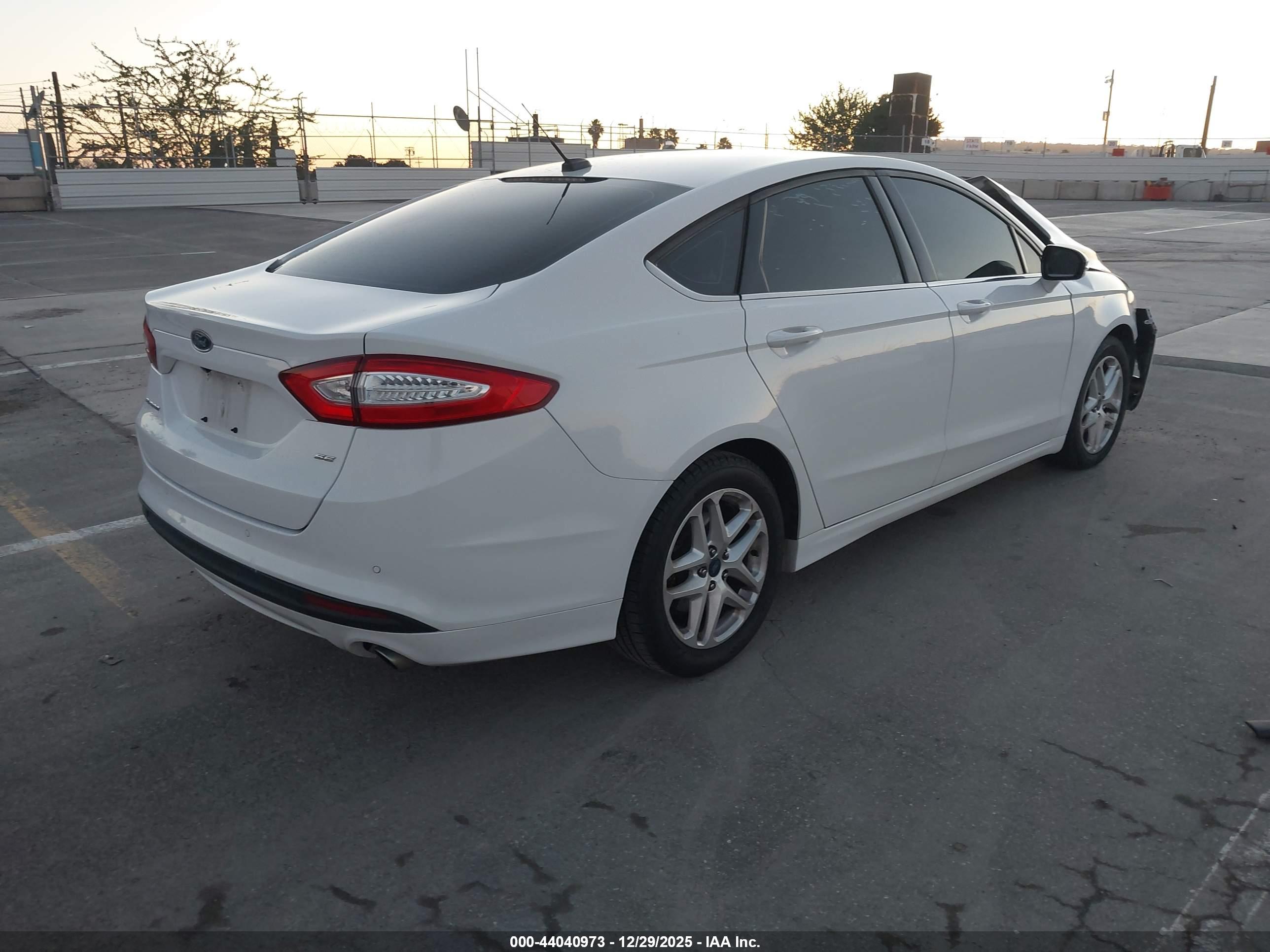 FORD FUSION image 4