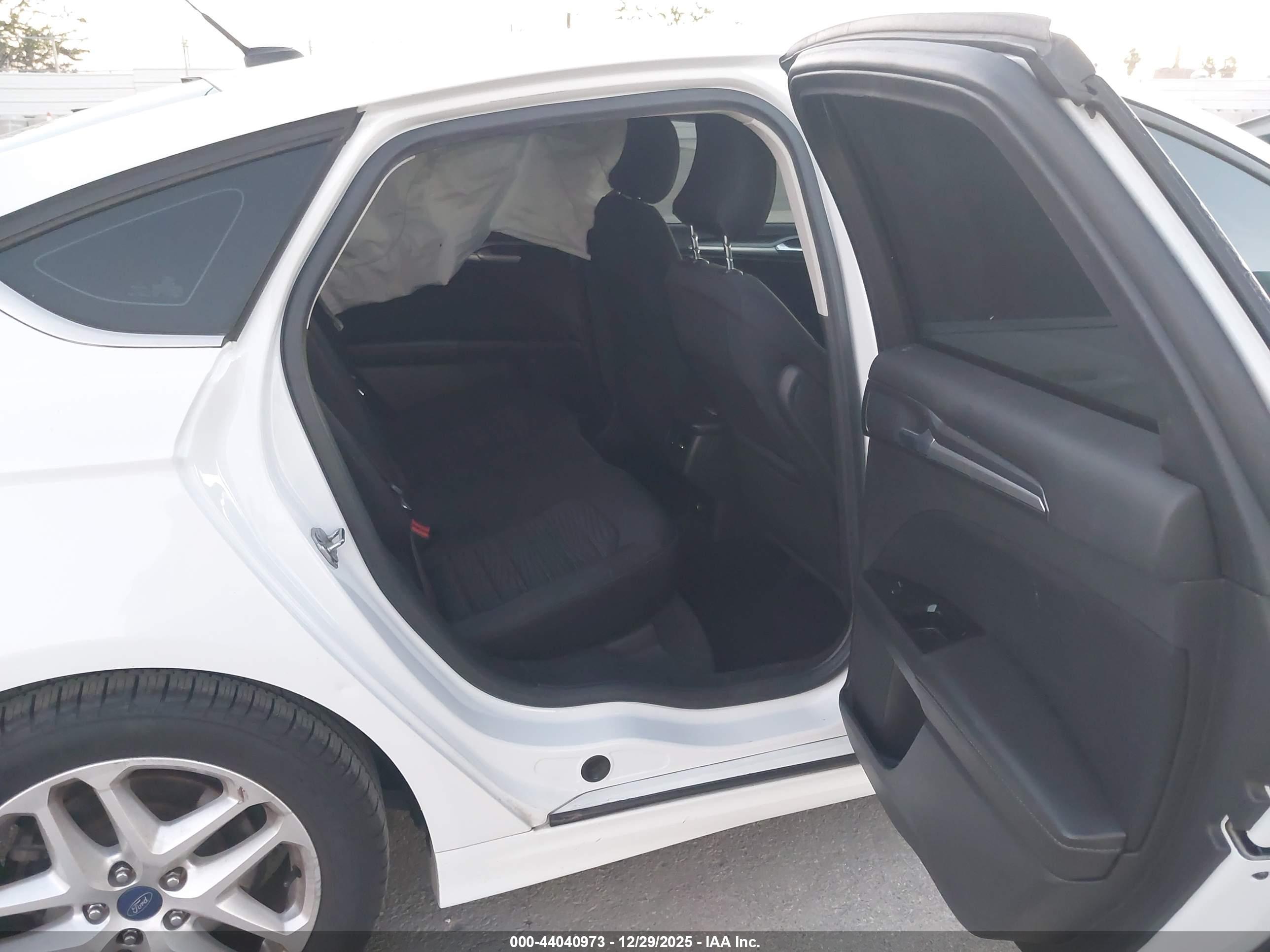 FORD FUSION image 8