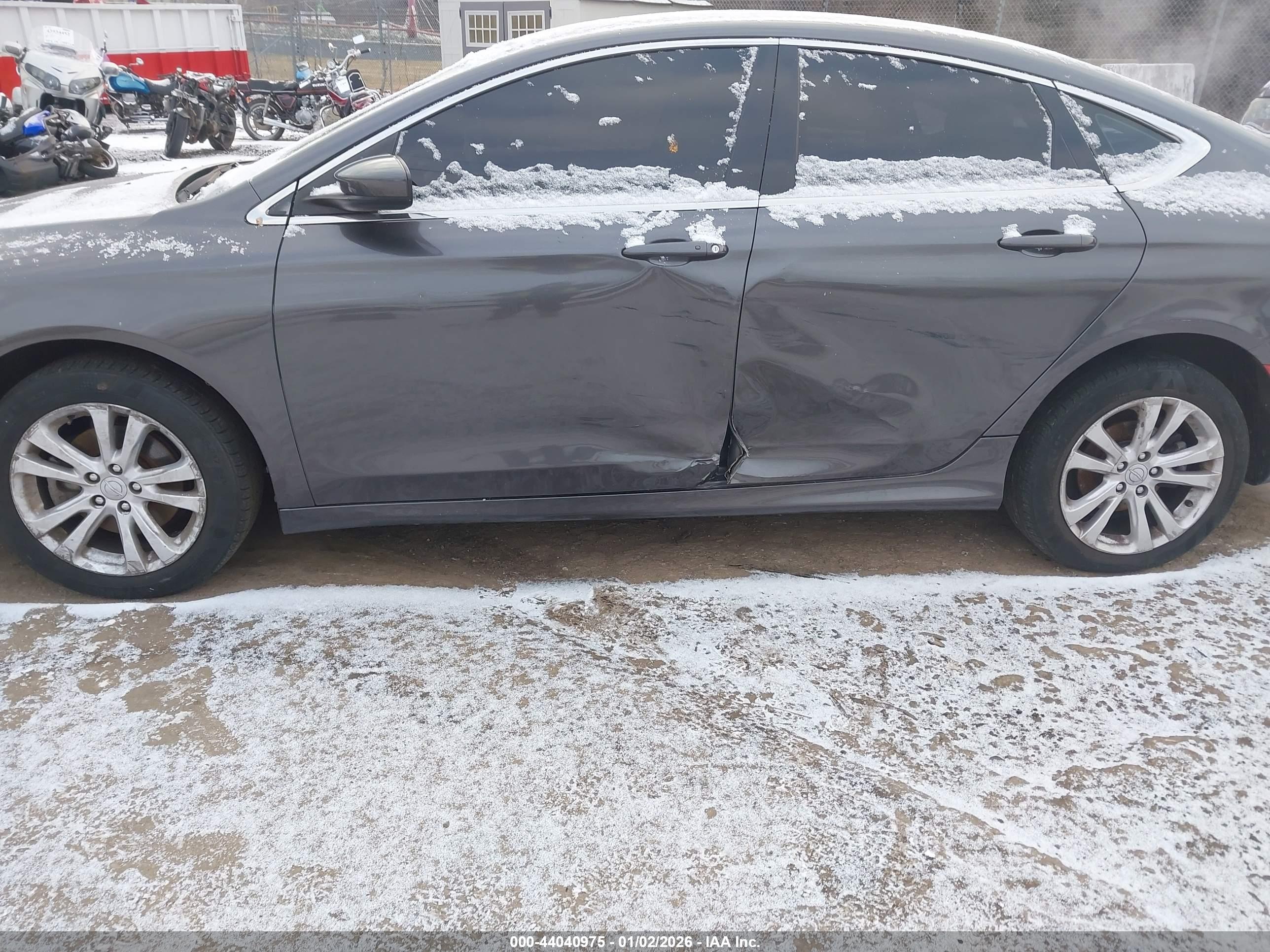 CHRYSLER 200 image 6