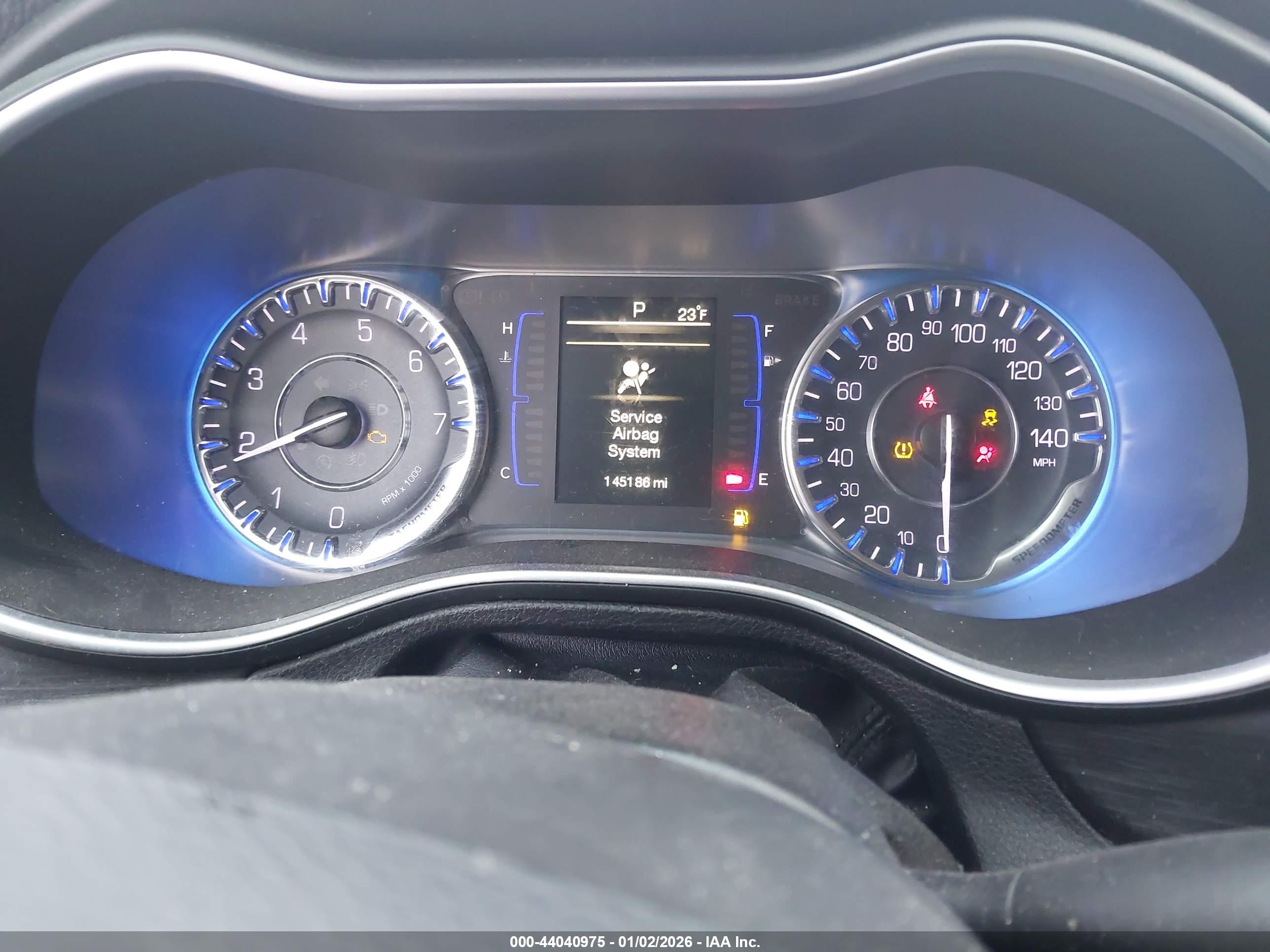CHRYSLER 200 image 7