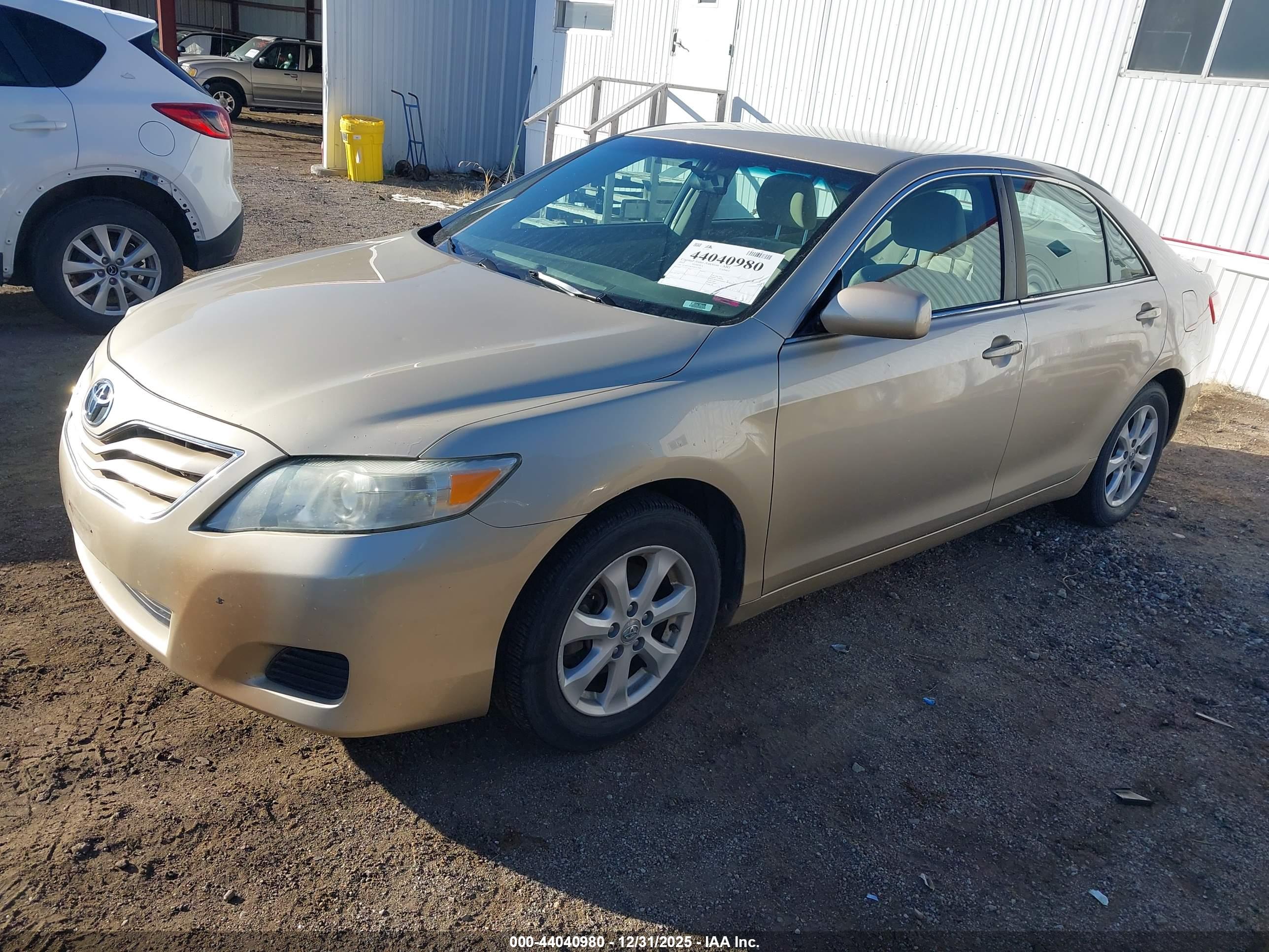 TOYOTA CAMRY image 2