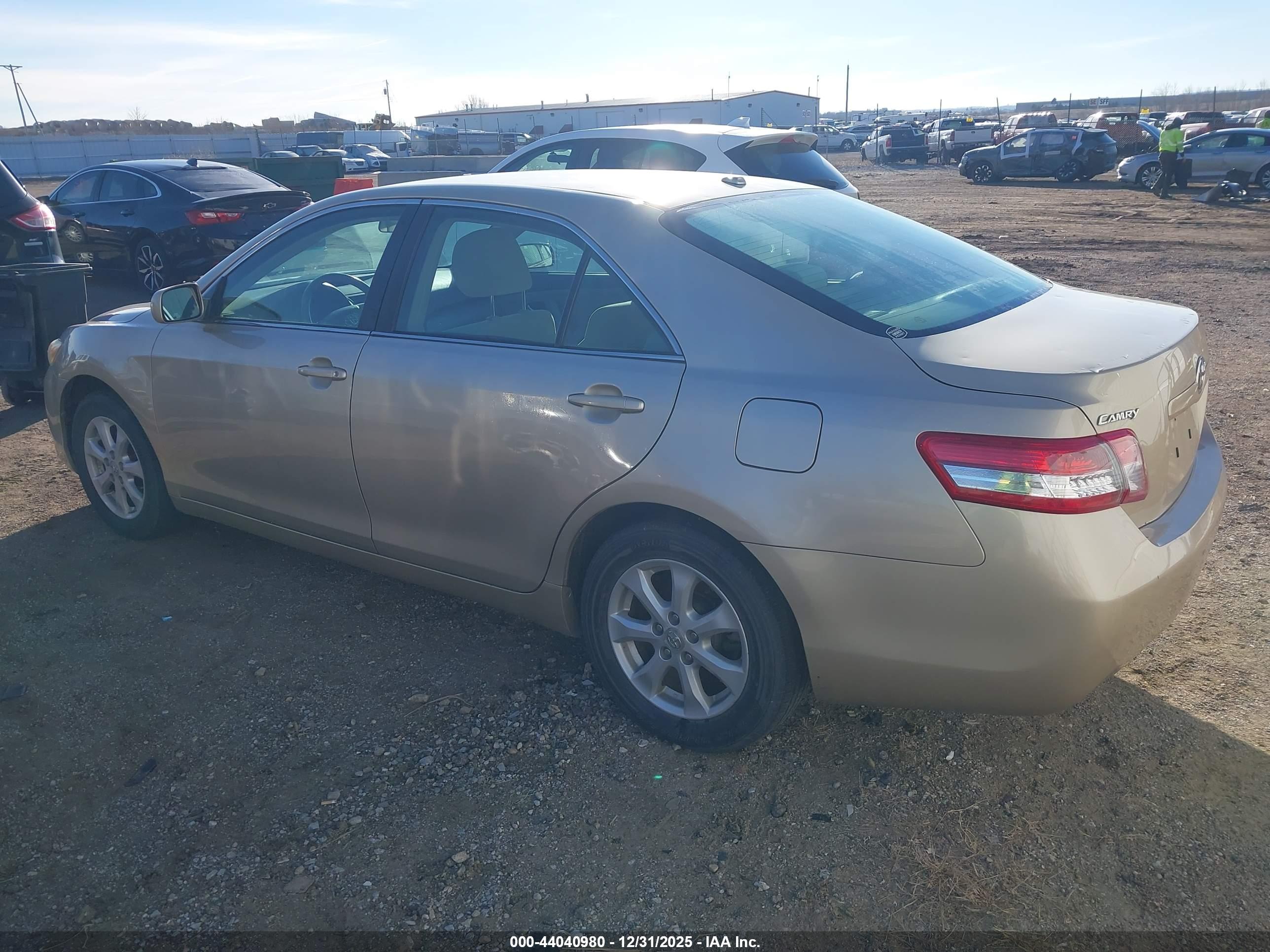 TOYOTA CAMRY image 3