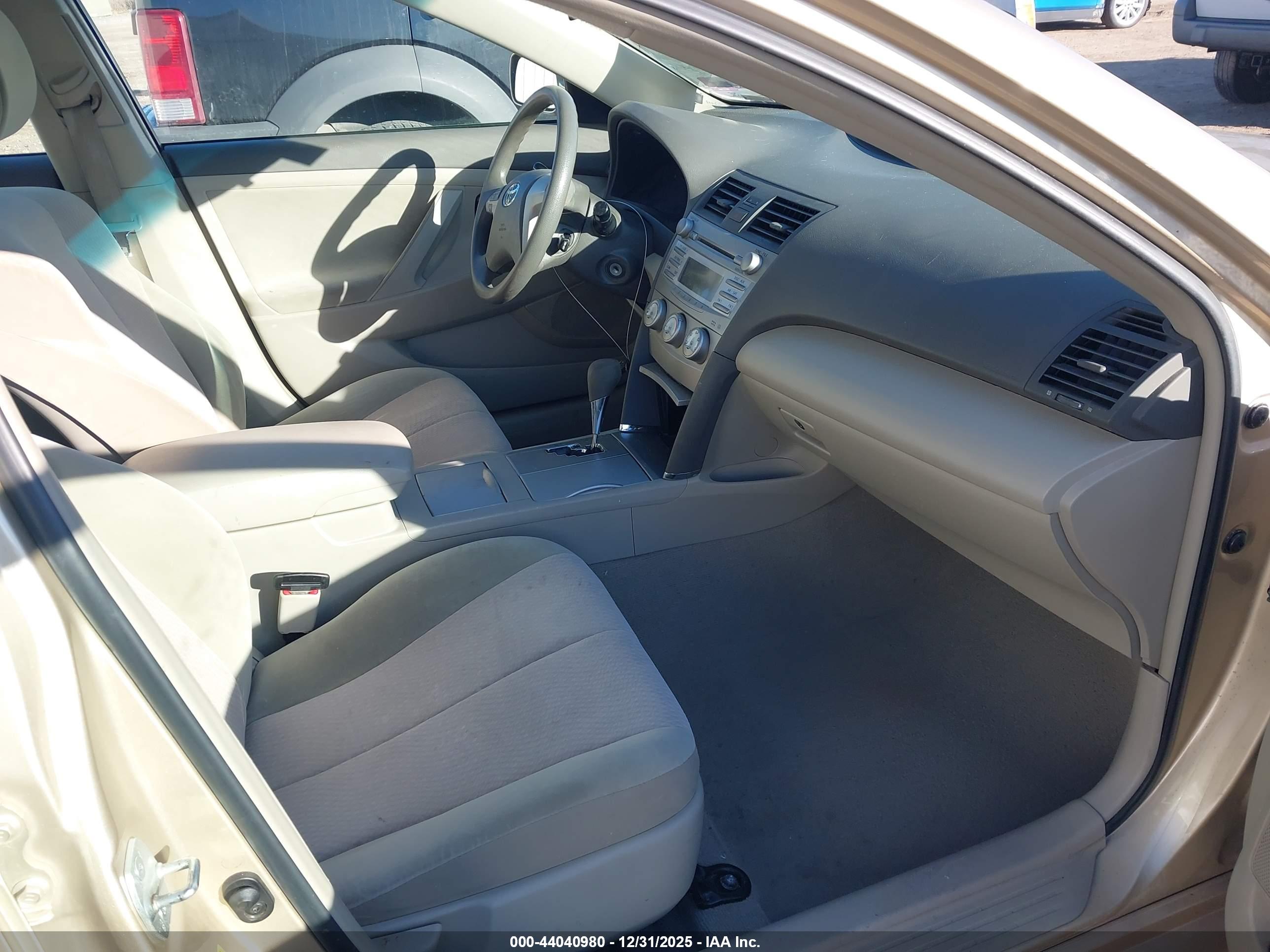 TOYOTA CAMRY image 5