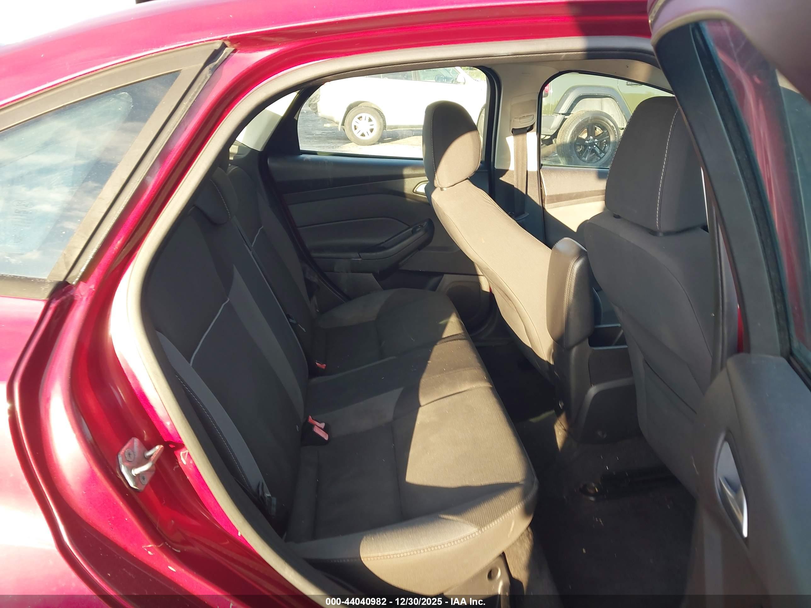 FORD FOCUS image 8