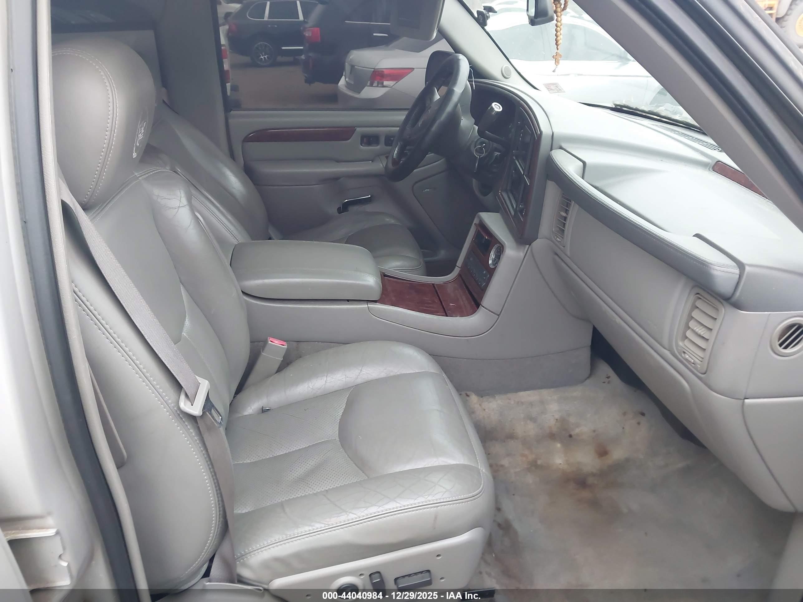 CADILLAC ESCALADE image 5