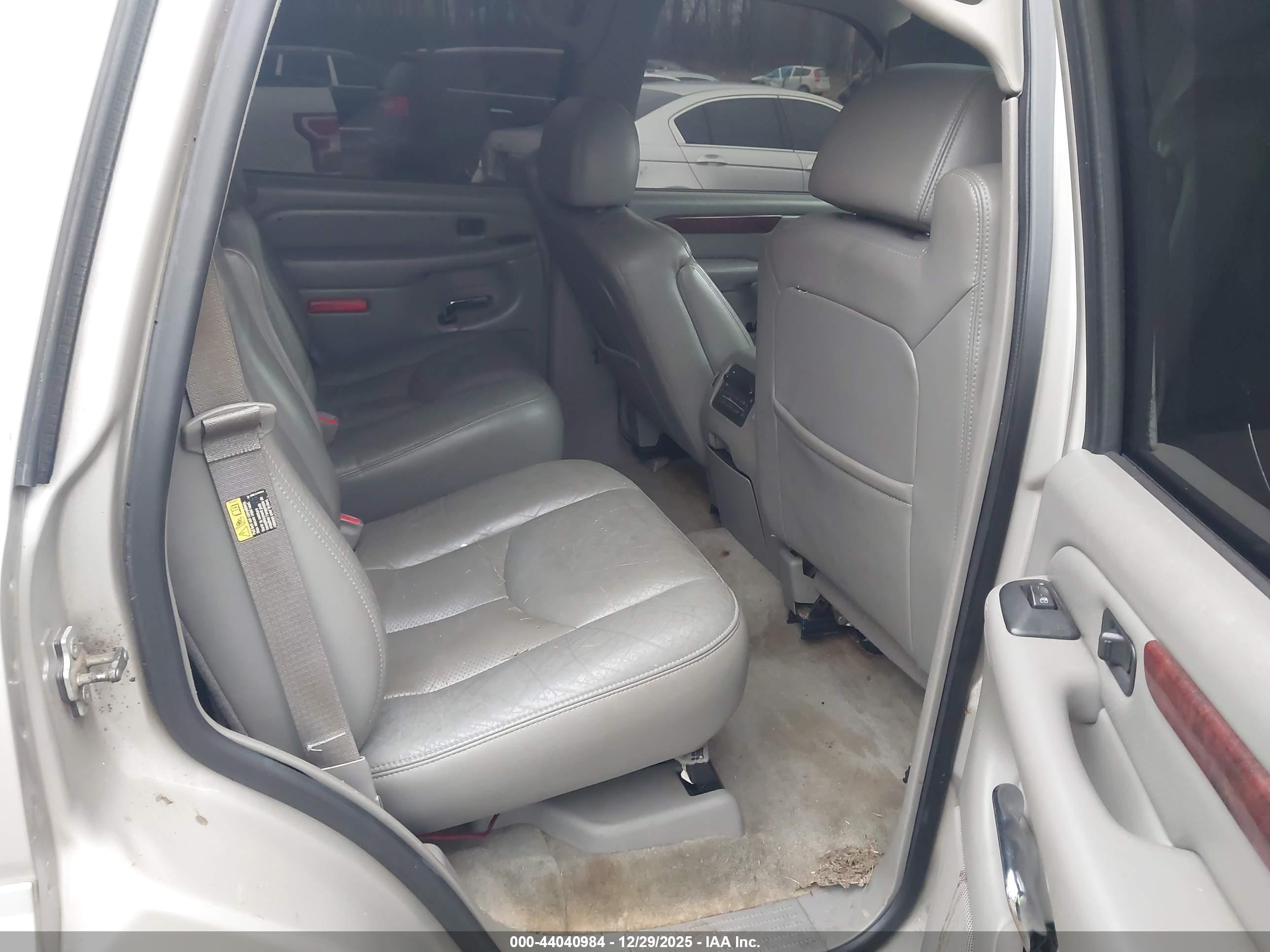 CADILLAC ESCALADE image 8