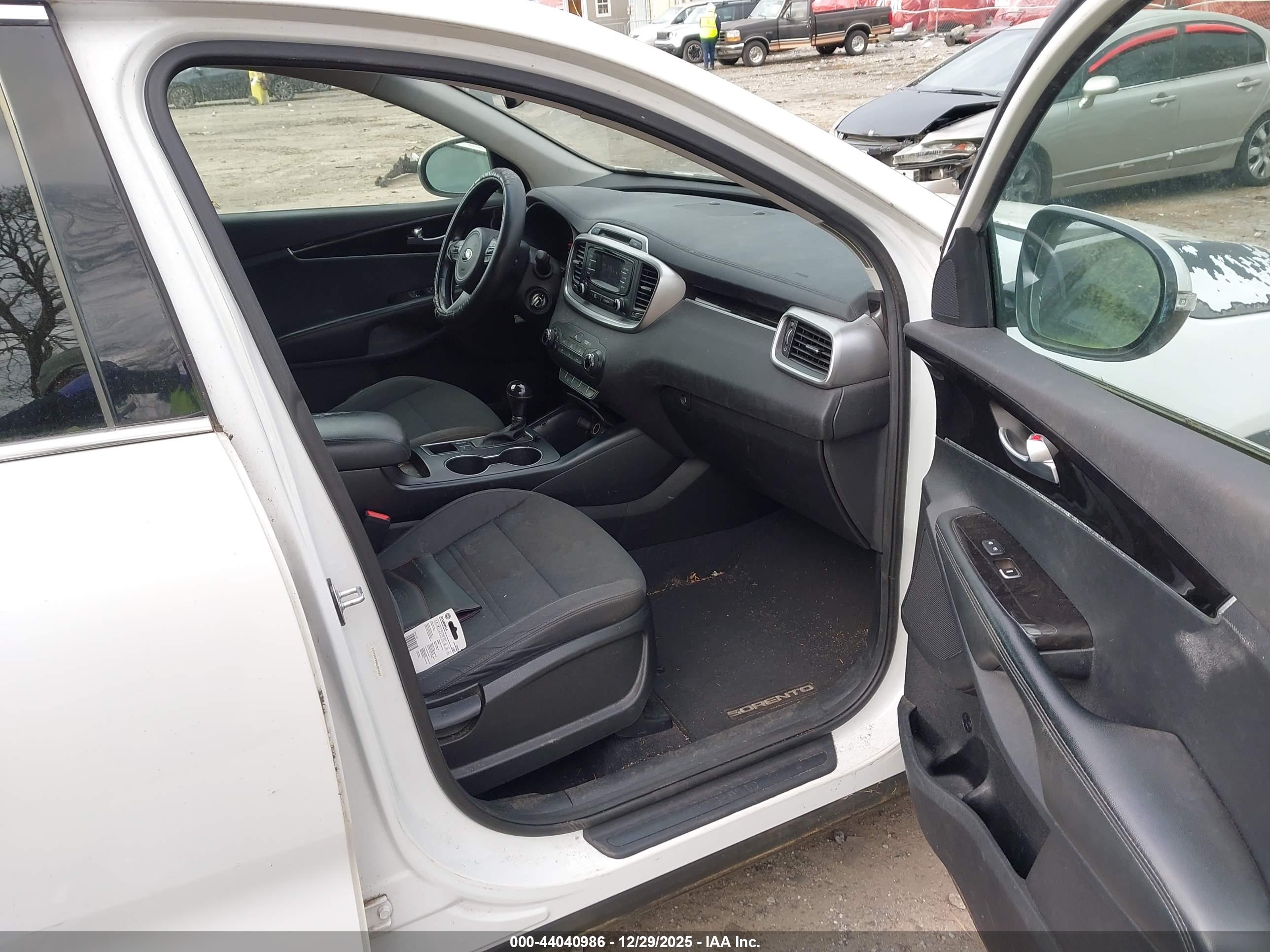 KIA SORENTO image 5