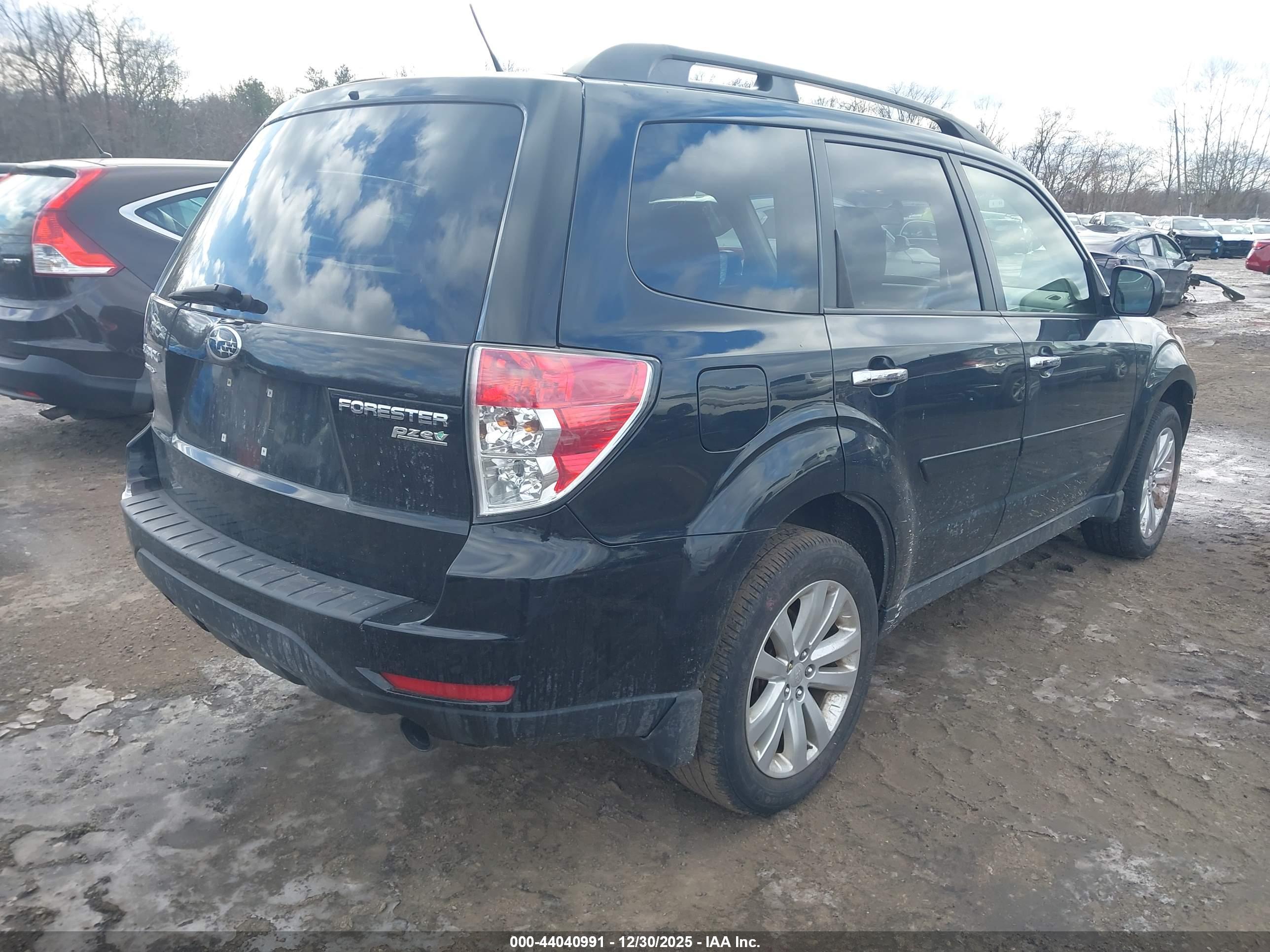 SUBARU FORESTER image 4