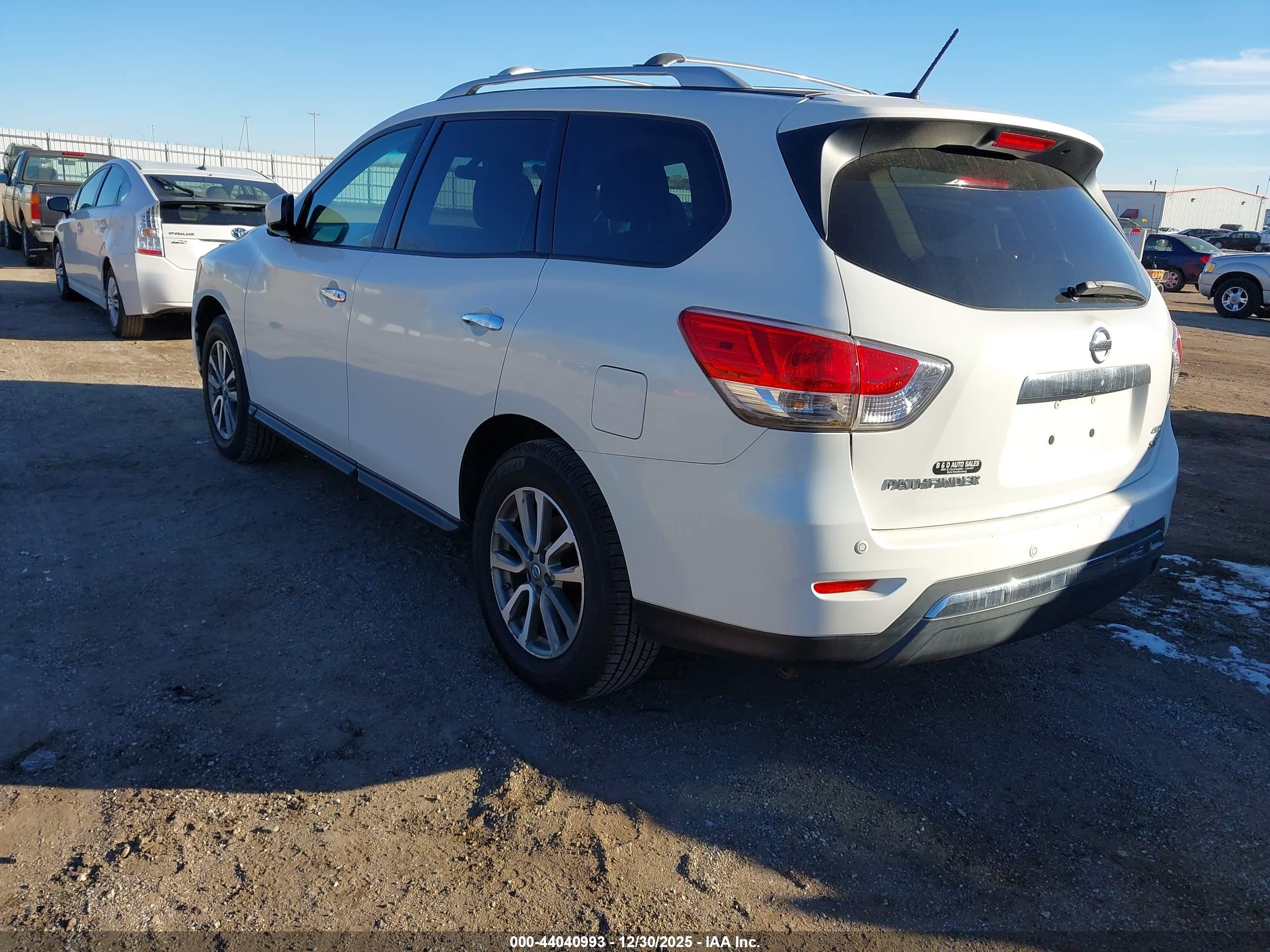 NISSAN PATHFINDER image 3