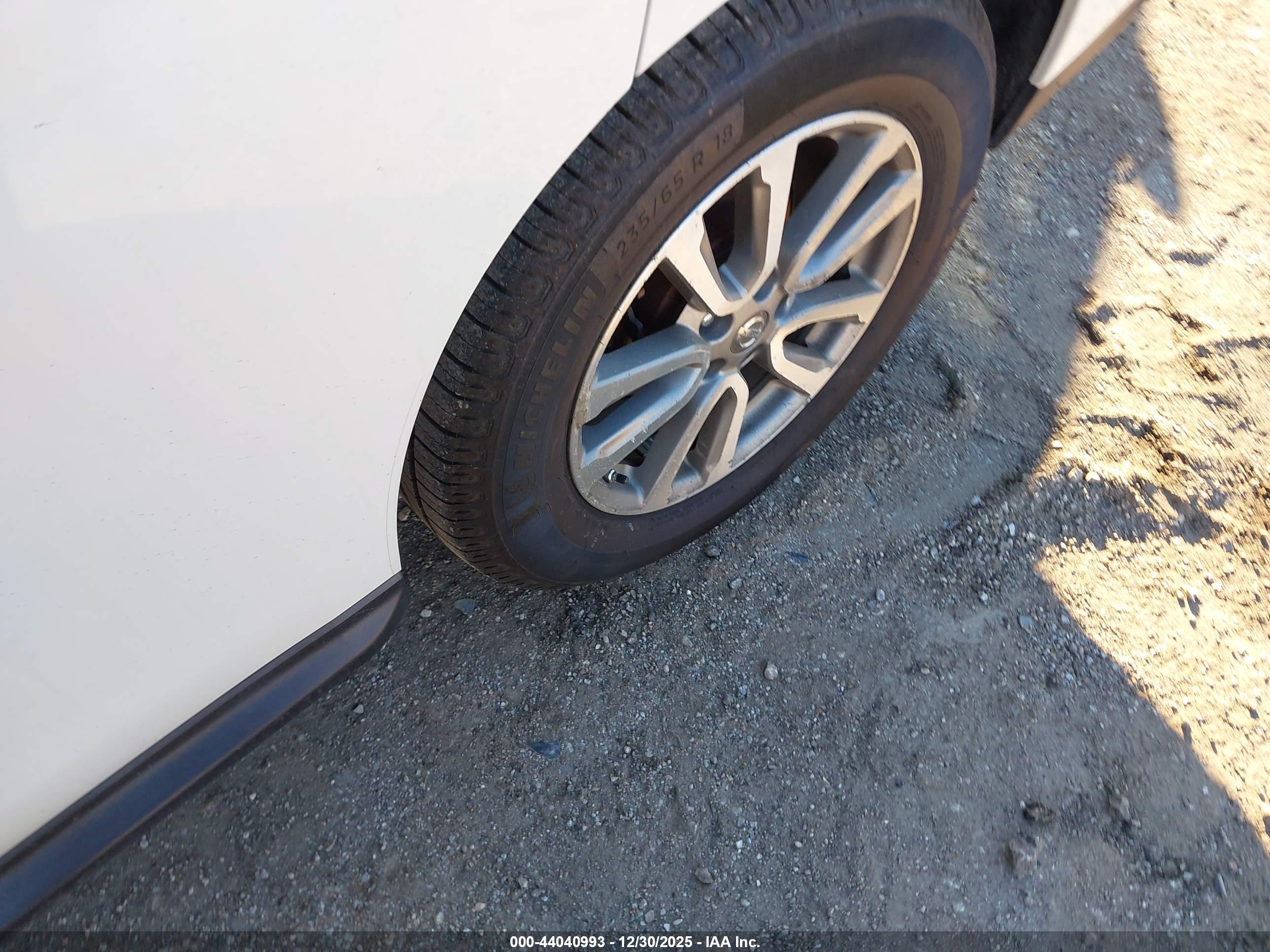 NISSAN PATHFINDER image 6