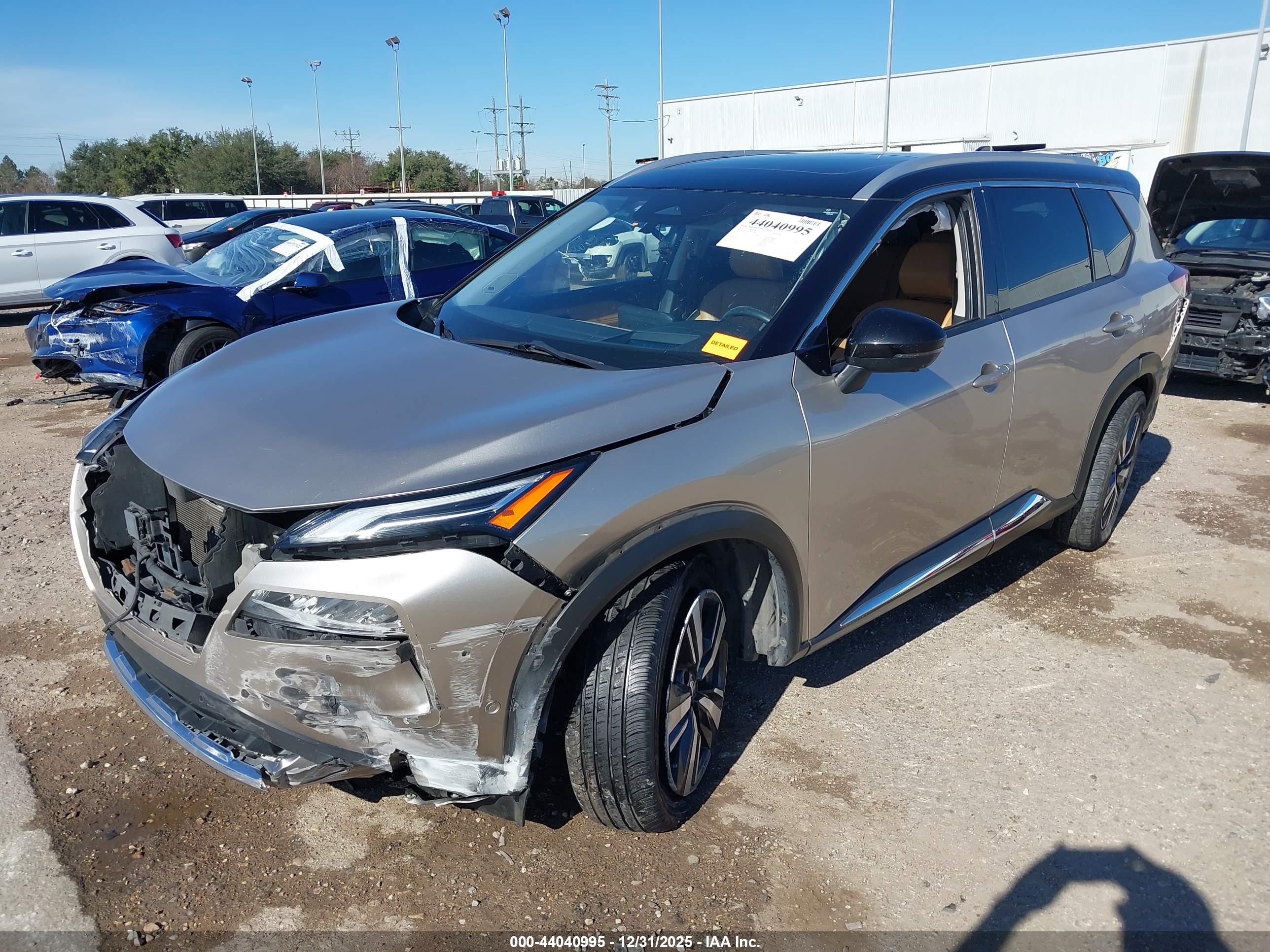 NISSAN ROGUE image 2