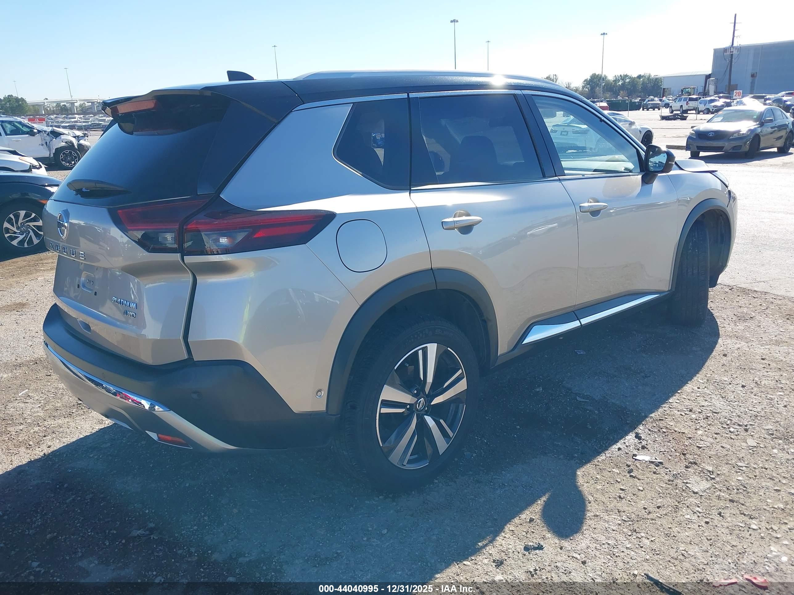NISSAN ROGUE image 4
