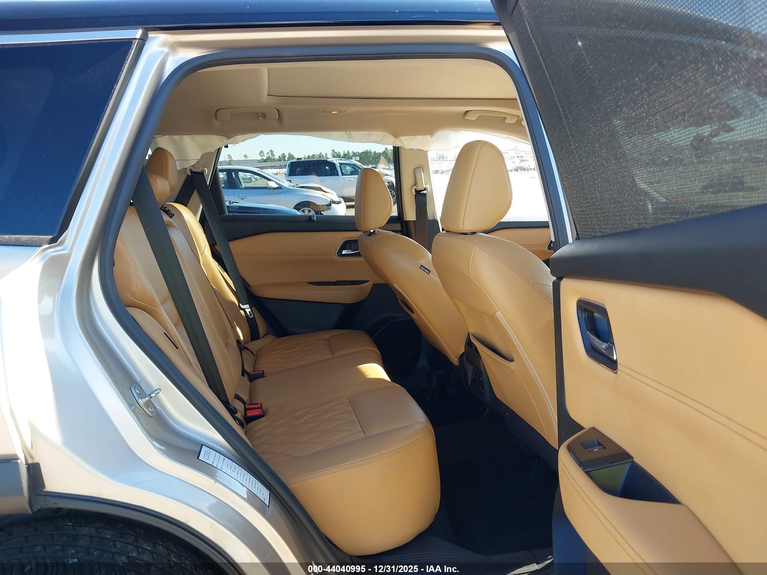 NISSAN ROGUE image 8