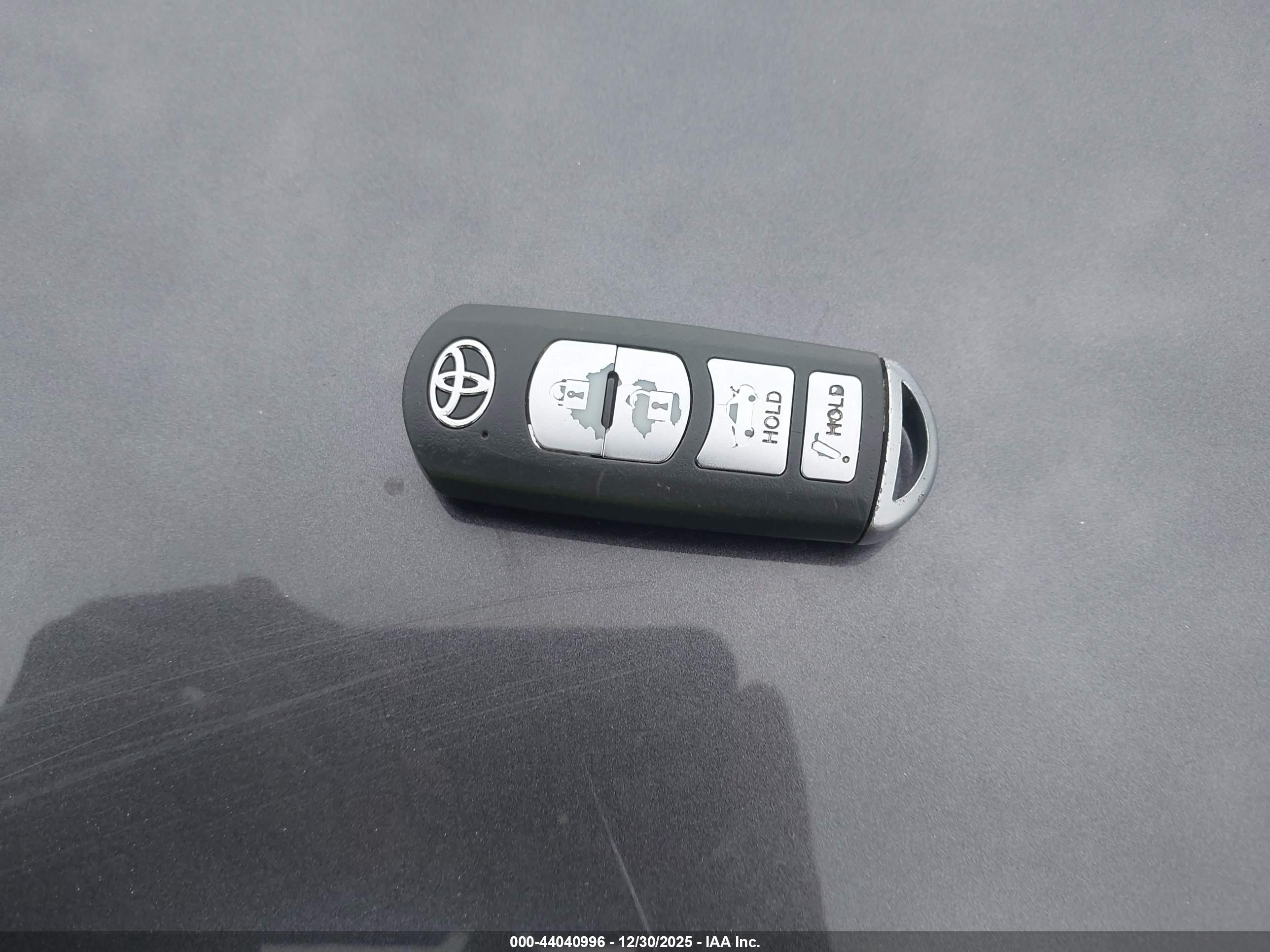 TOYOTA YARIS image 11