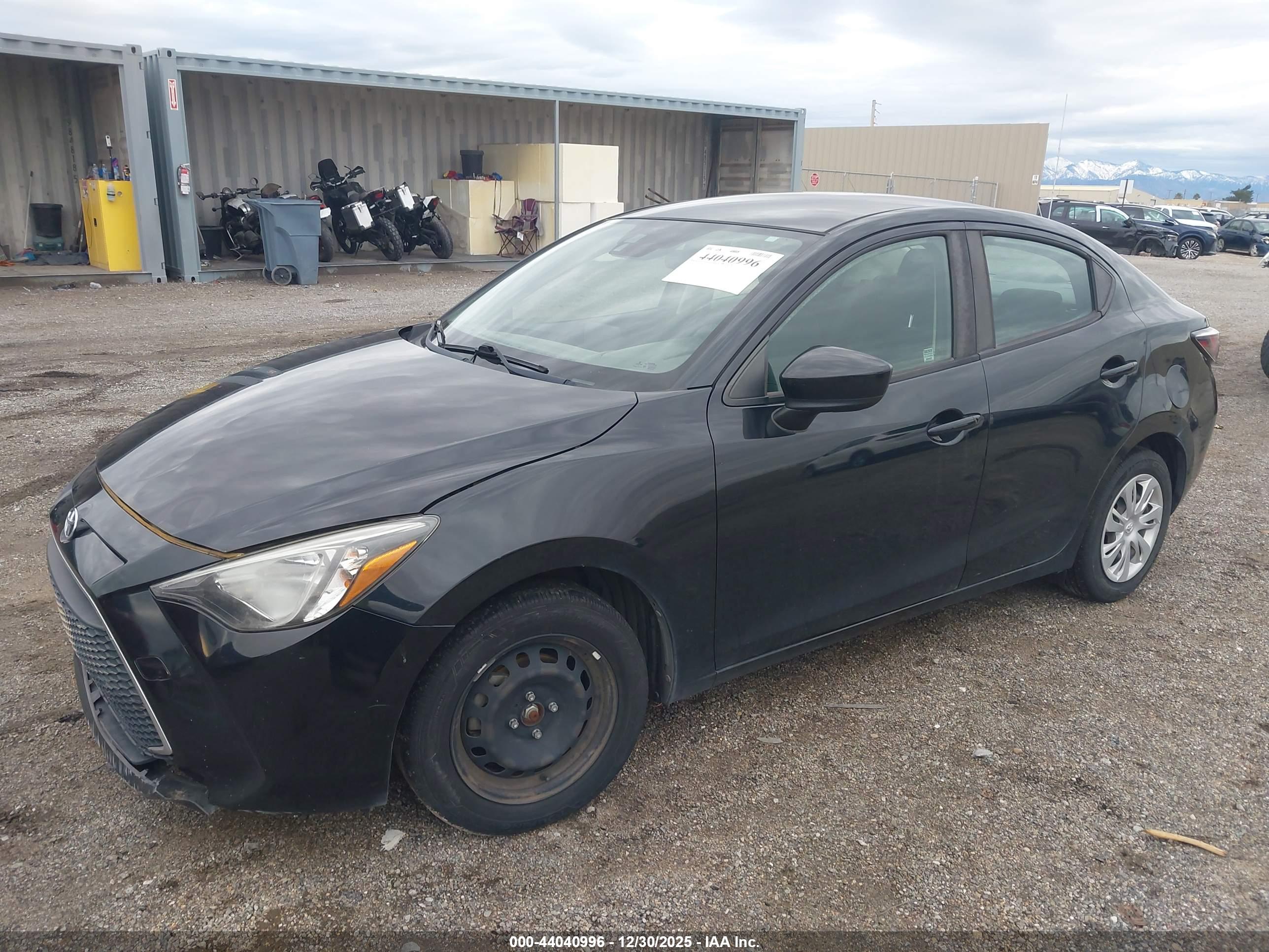 TOYOTA YARIS image 2