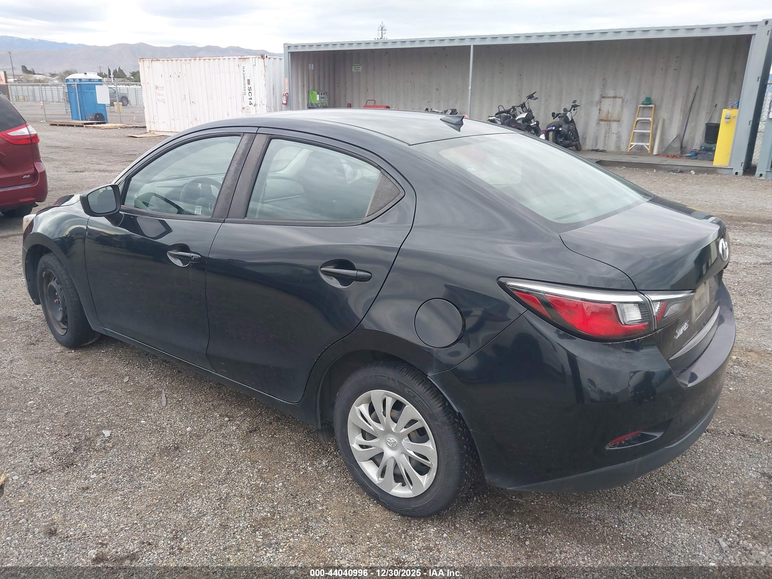 TOYOTA YARIS image 3