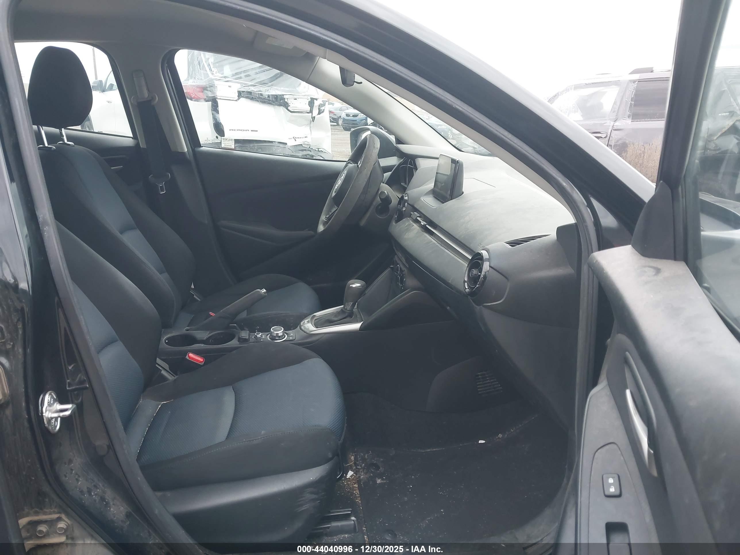 TOYOTA YARIS image 5