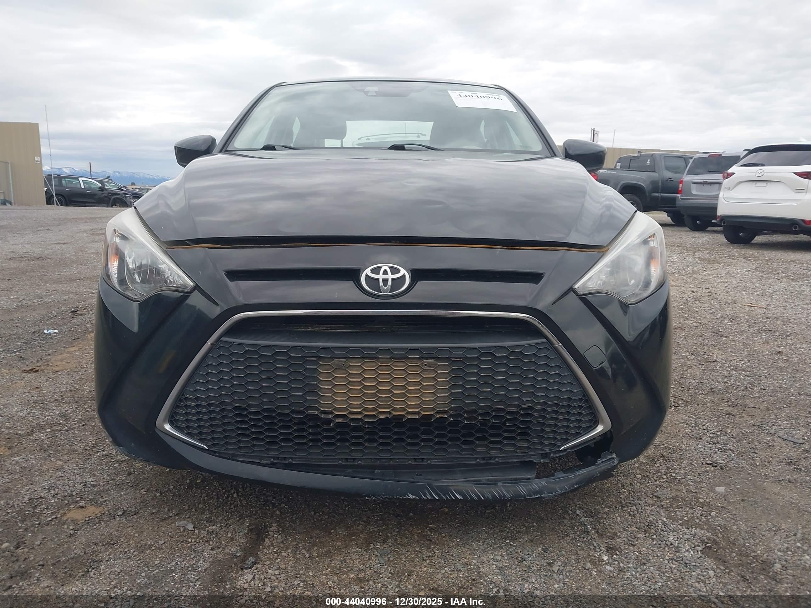 TOYOTA YARIS image 6