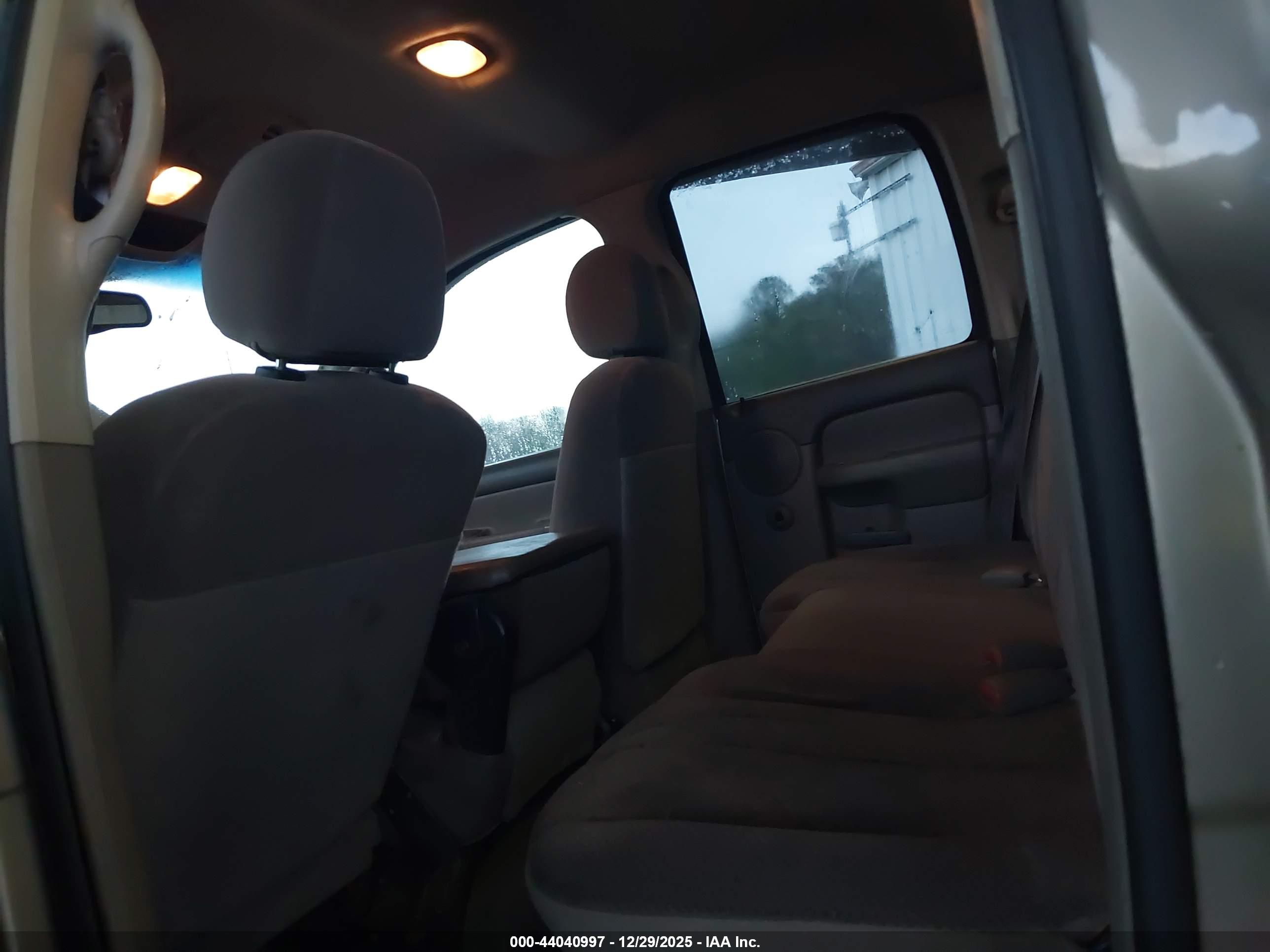 DODGE RAM image 8