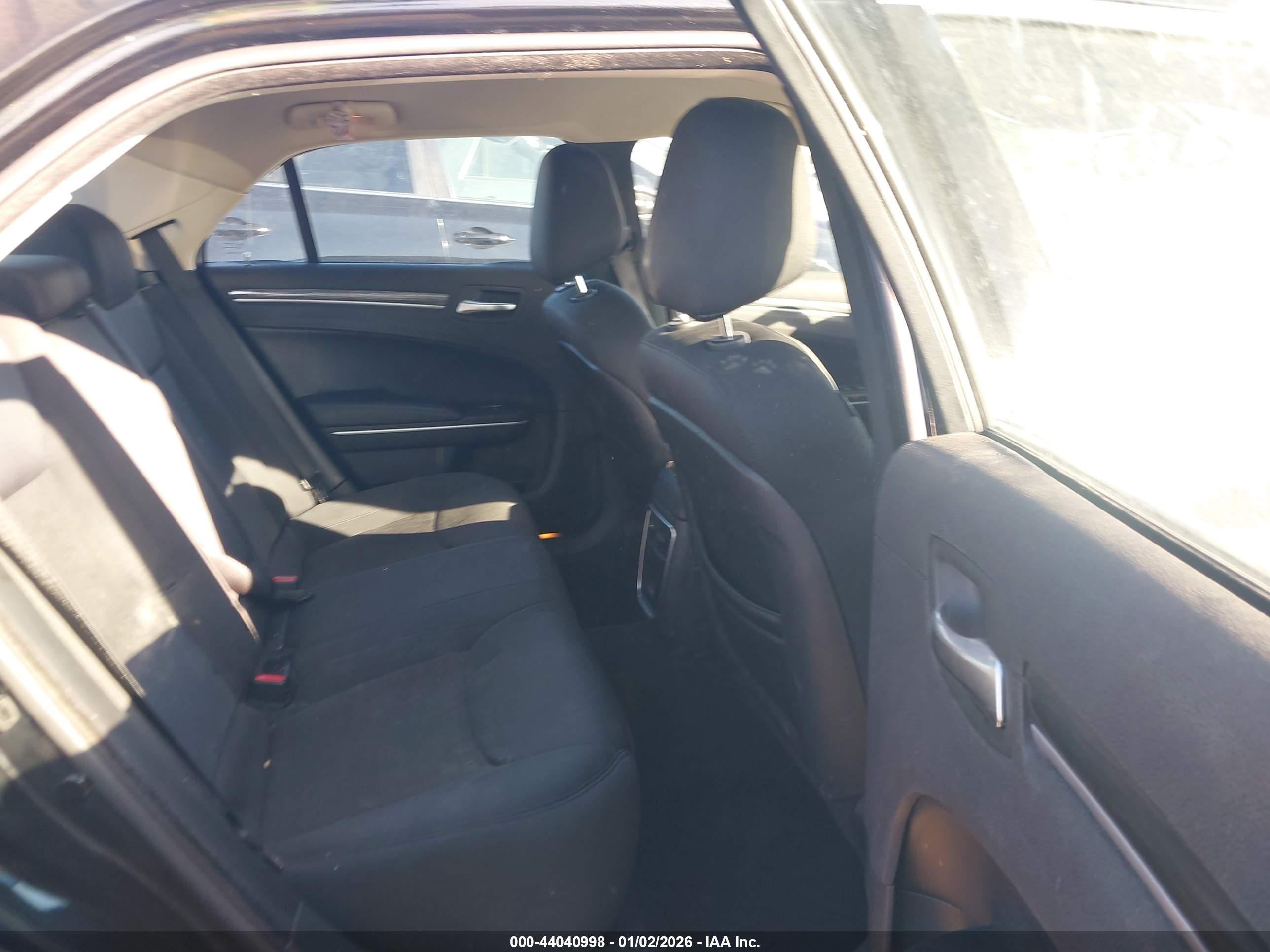 CHRYSLER 300 image 8