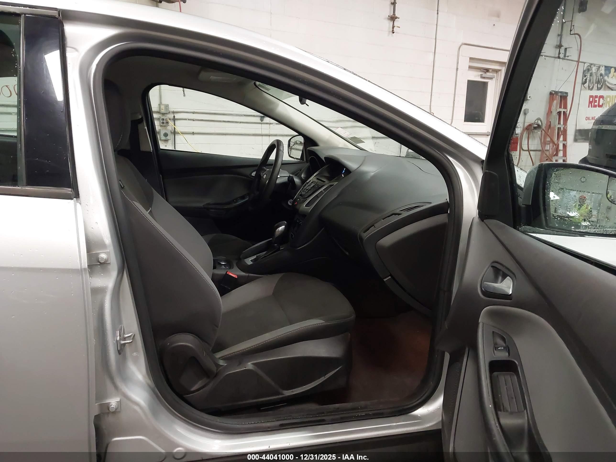 FORD FOCUS image 5