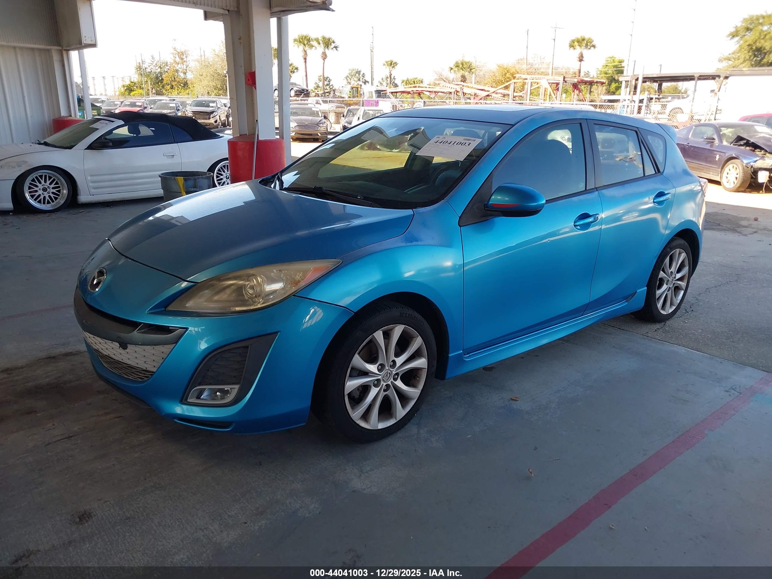 MAZDA MAZDA3 image 2