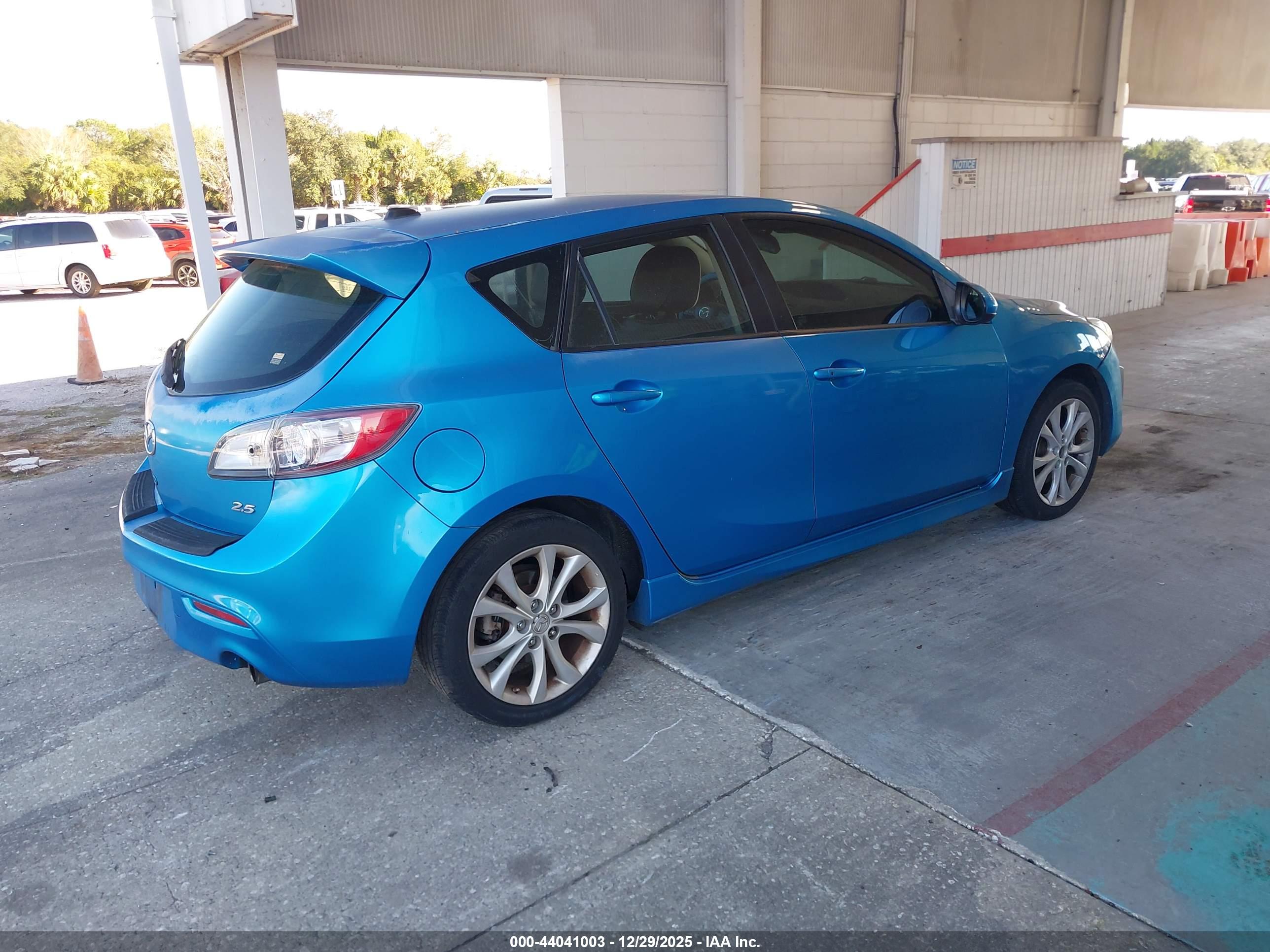 MAZDA MAZDA3 image 4