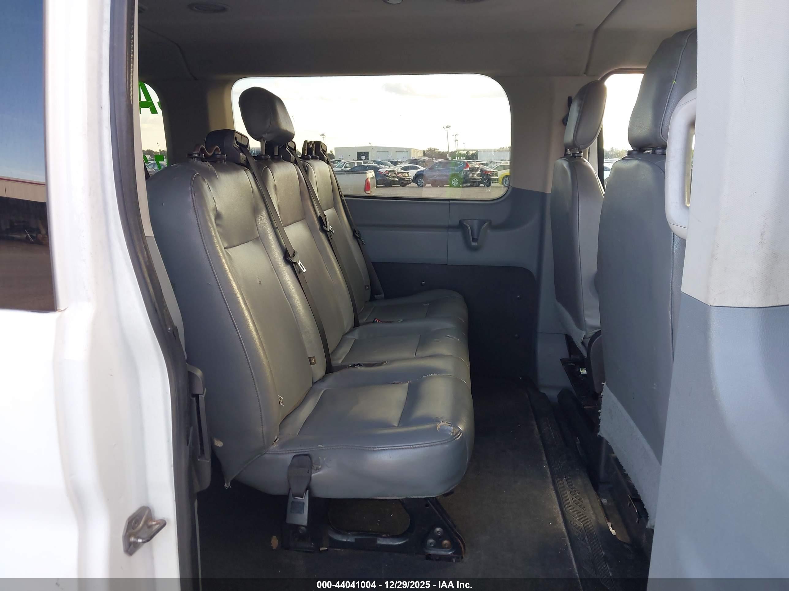 FORD TRANSIT-350 image 8