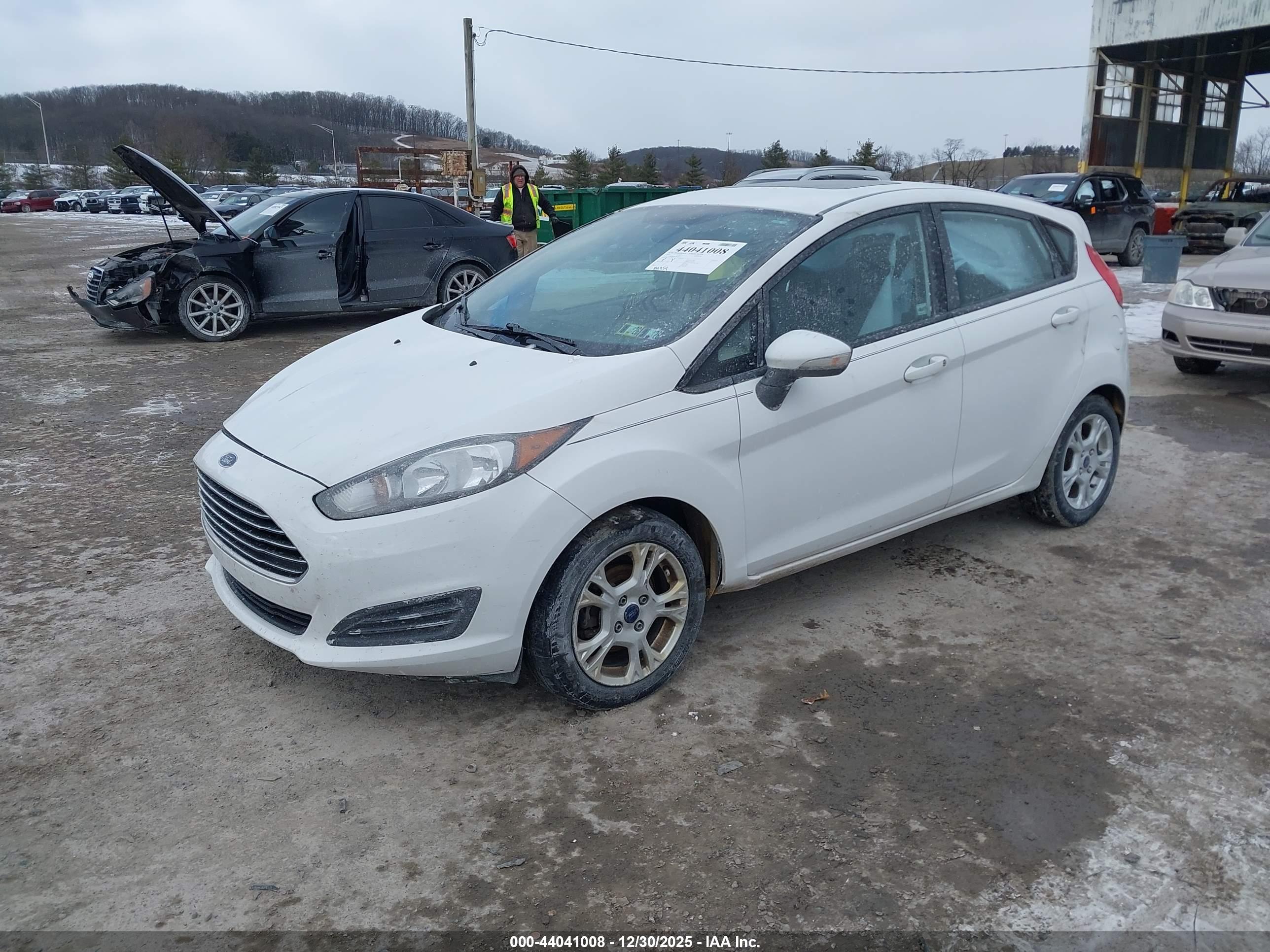 FORD FIESTA image 2