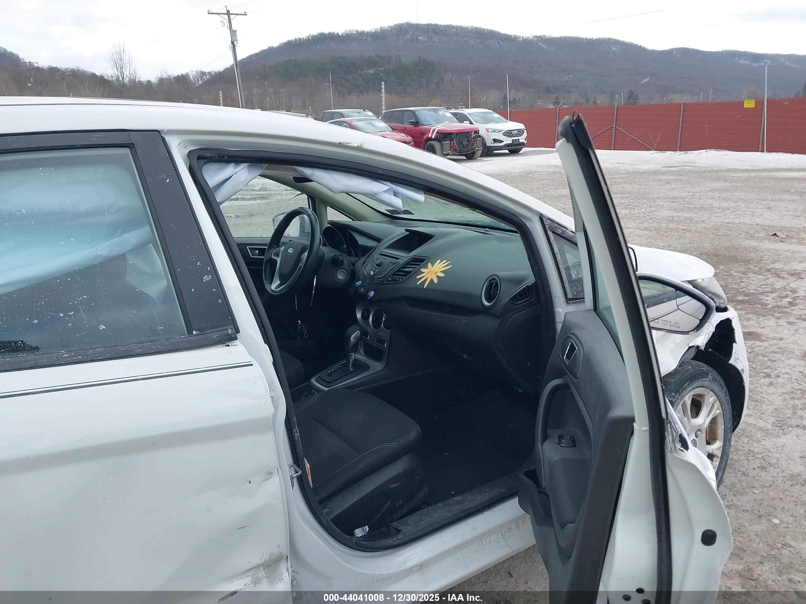 FORD FIESTA image 5