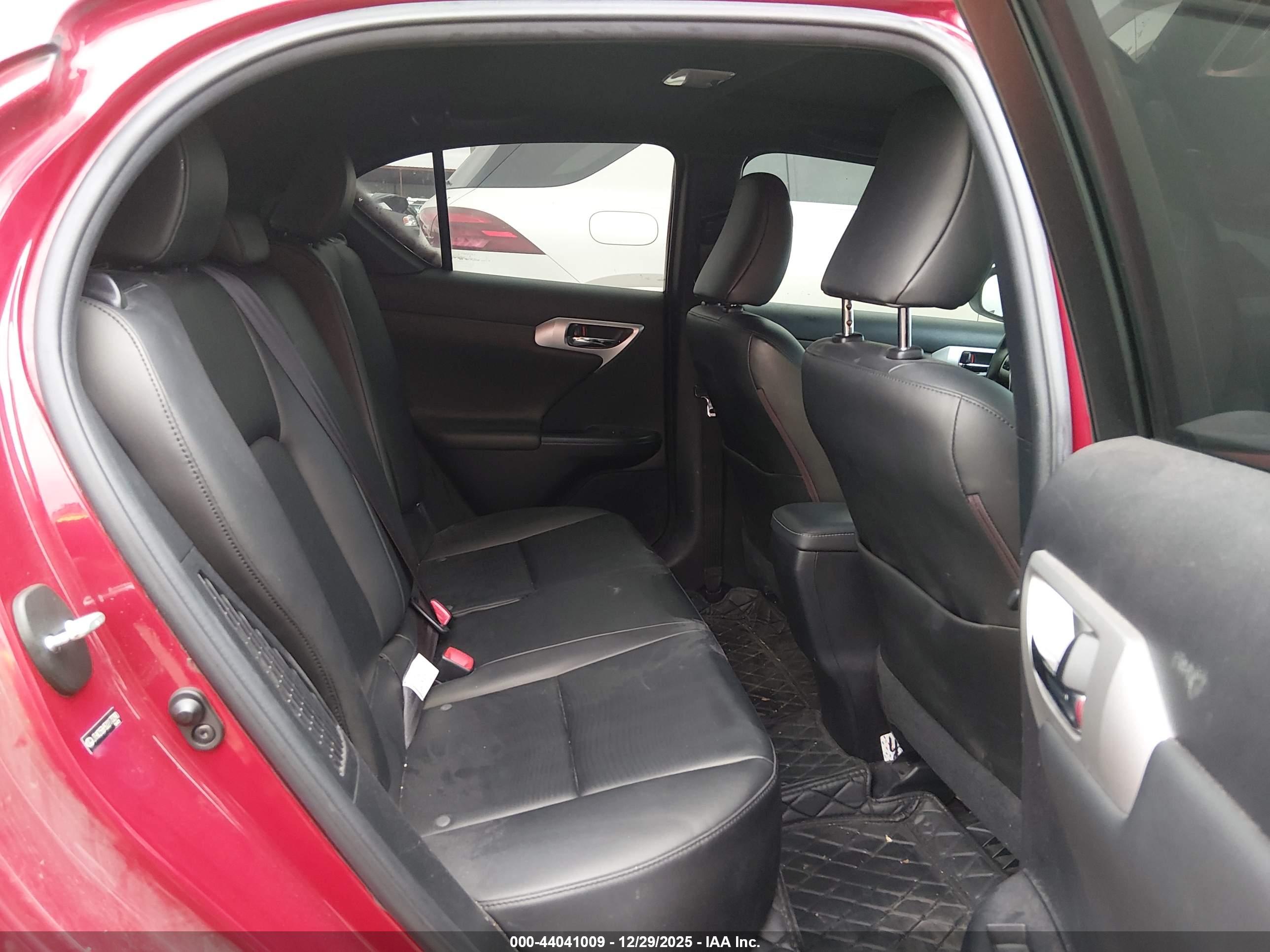 LEXUS CT image 8