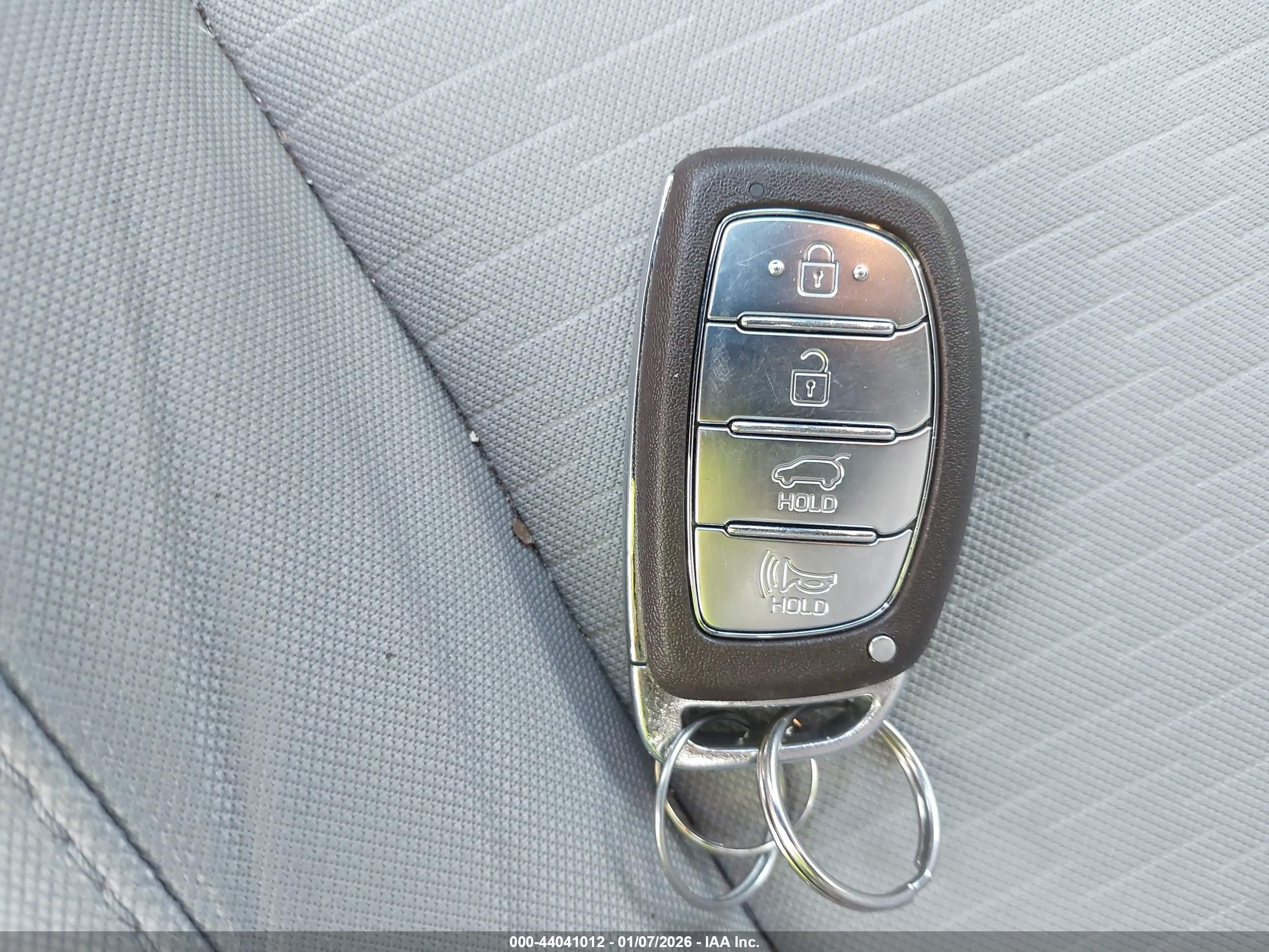 HYUNDAI TUCSON image 11