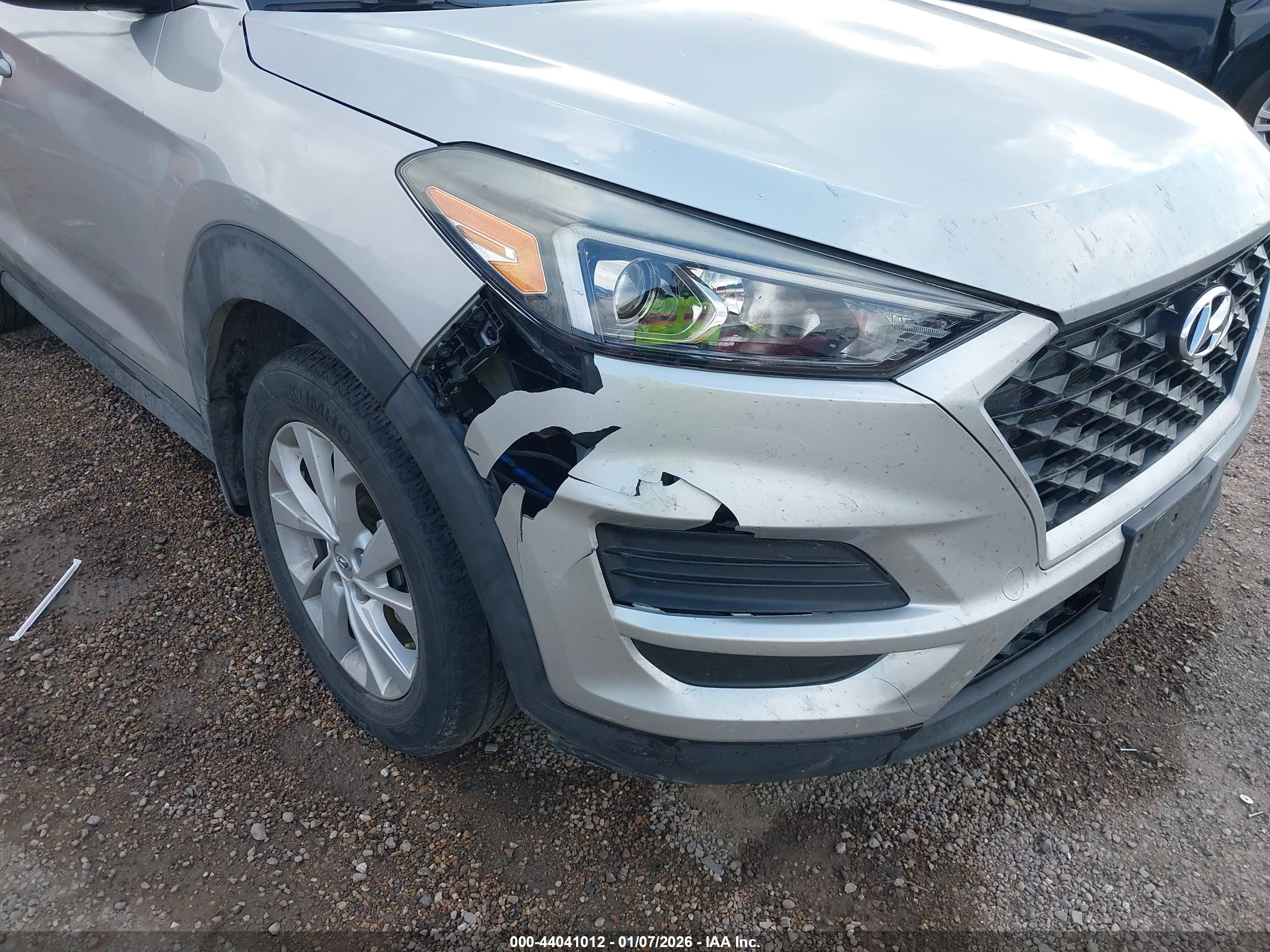 HYUNDAI TUCSON image 6