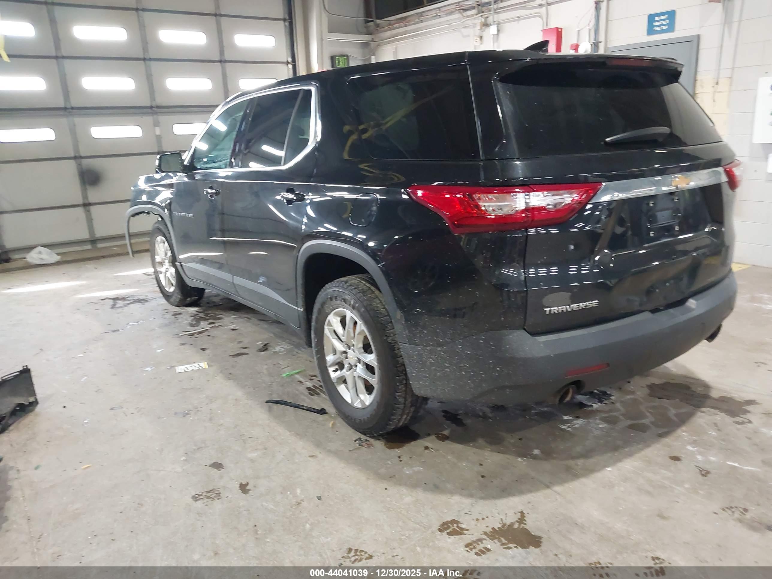 CHEVROLET TRAVERSE image 3