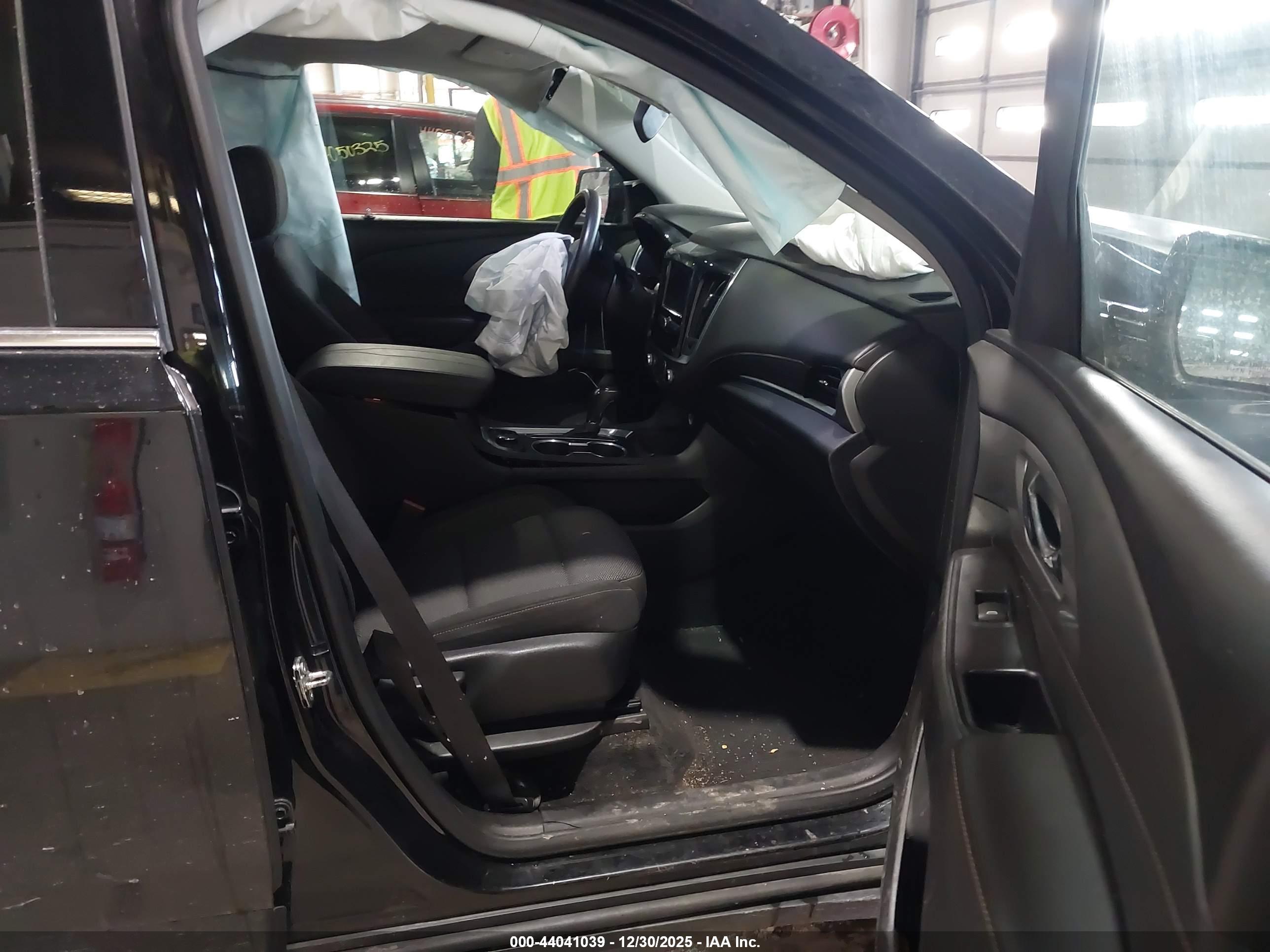 CHEVROLET TRAVERSE image 5