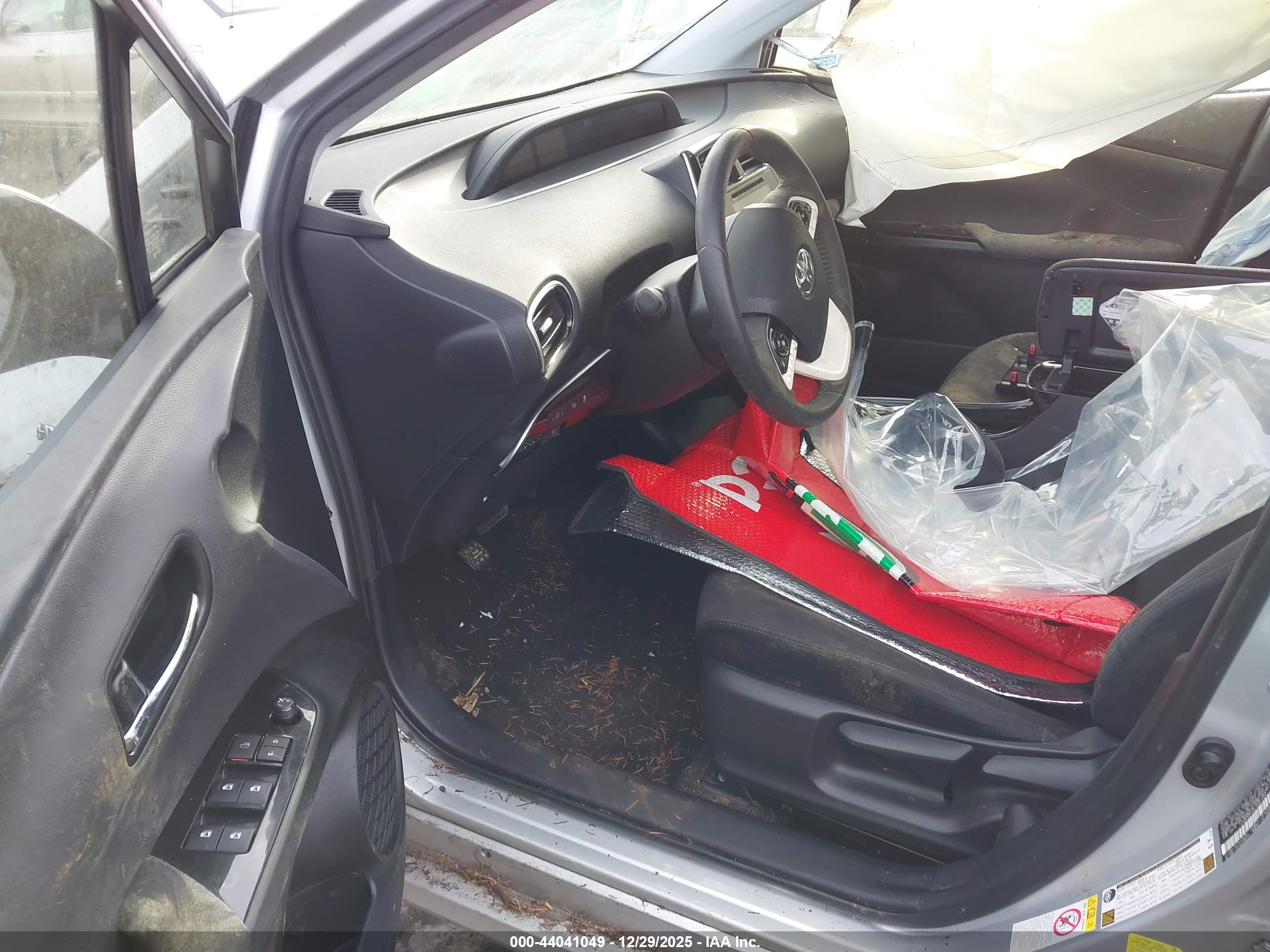 TOYOTA PRIUS image 5