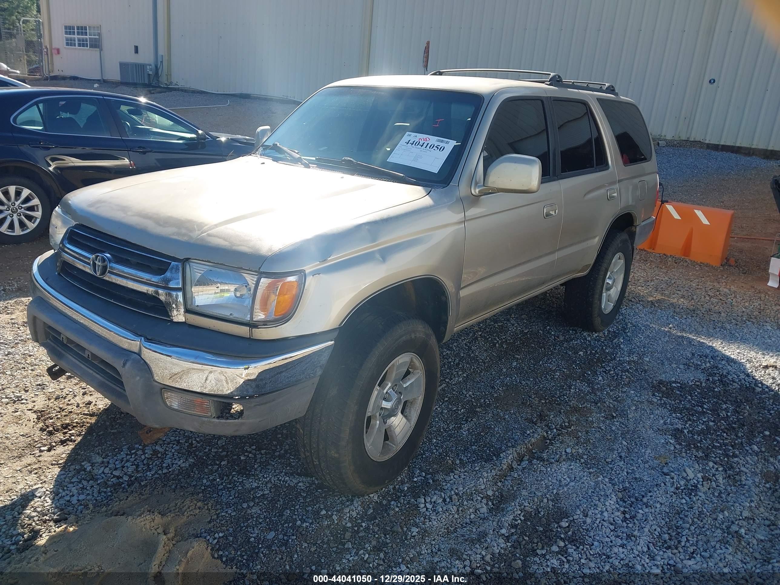 TOYOTA 4RUNNER image 2