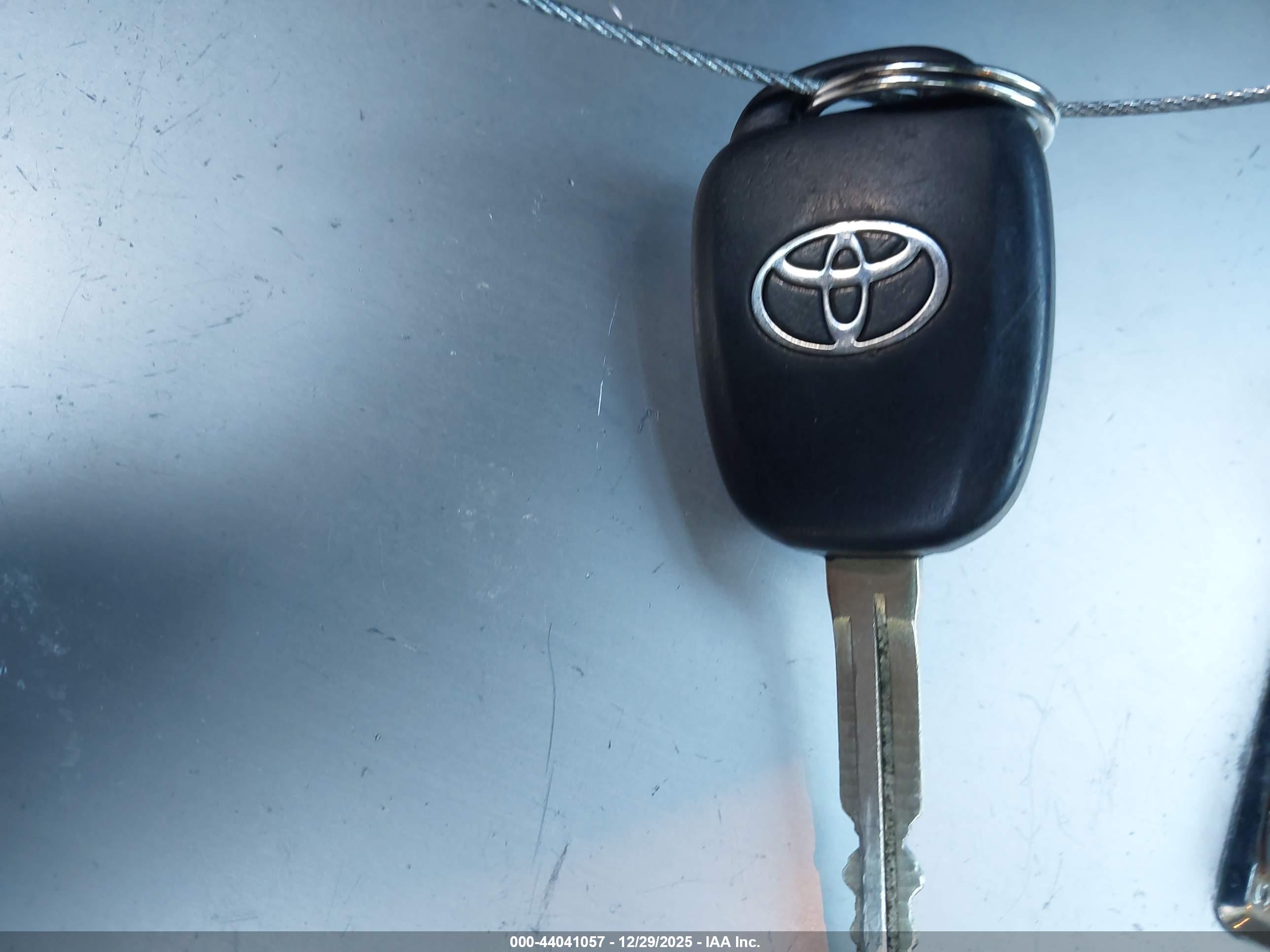 TOYOTA RAV4 image 11