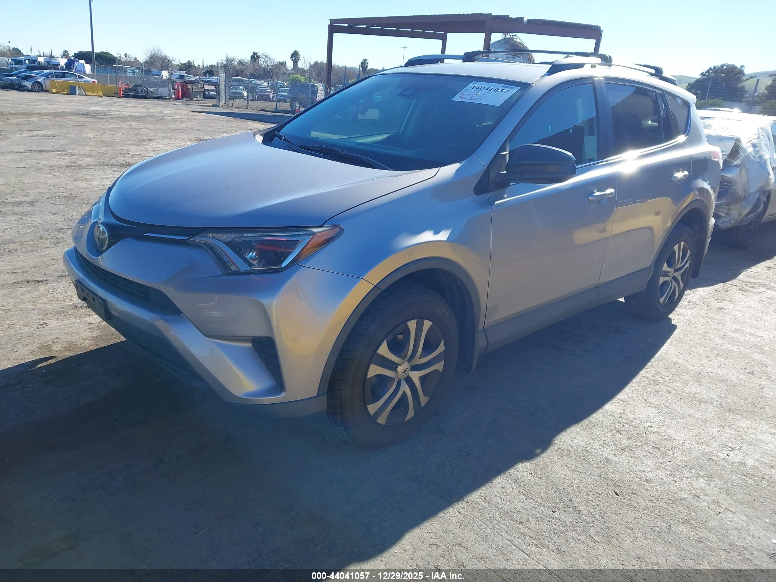 TOYOTA RAV4 image 2