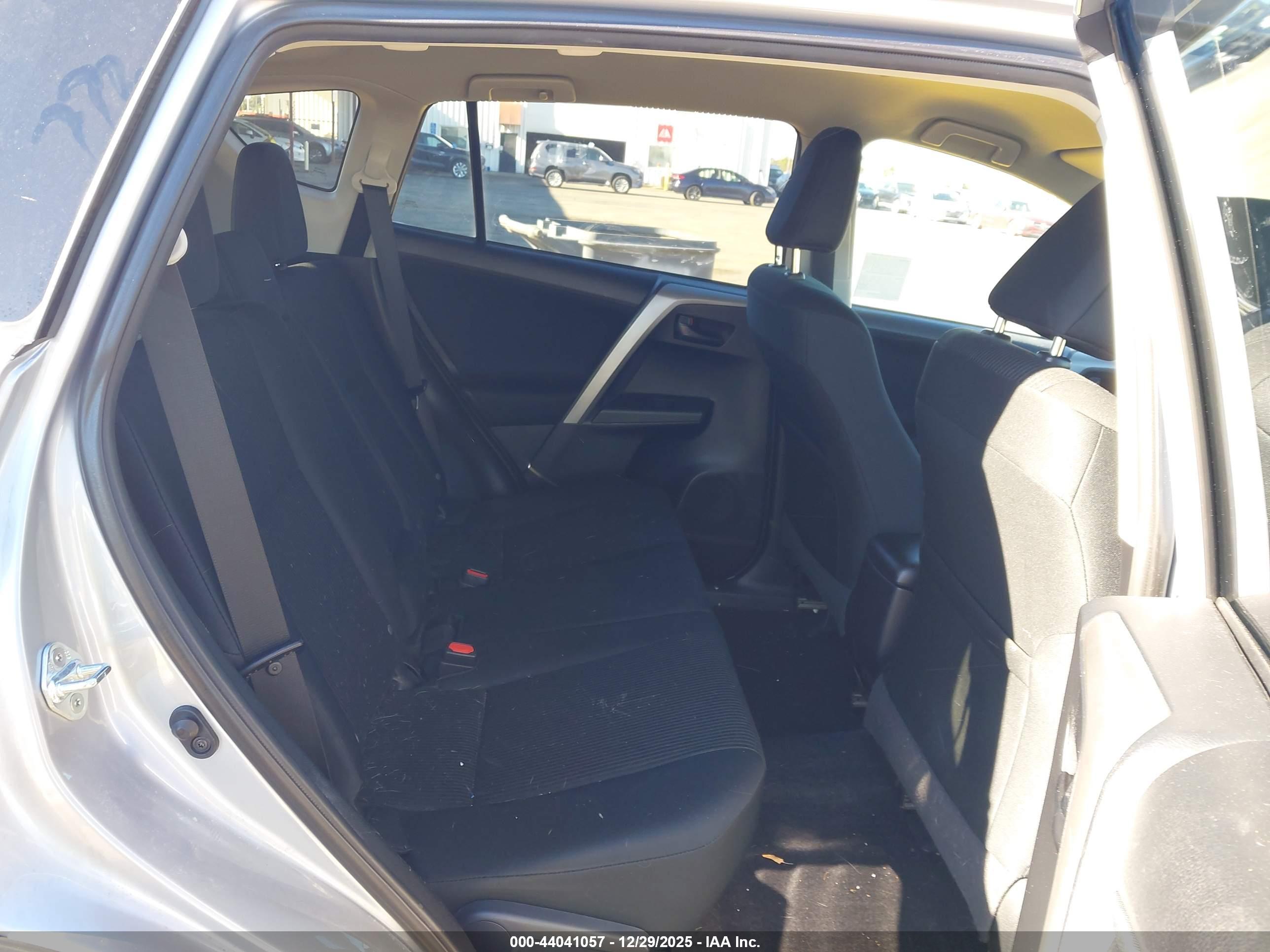 TOYOTA RAV4 image 8