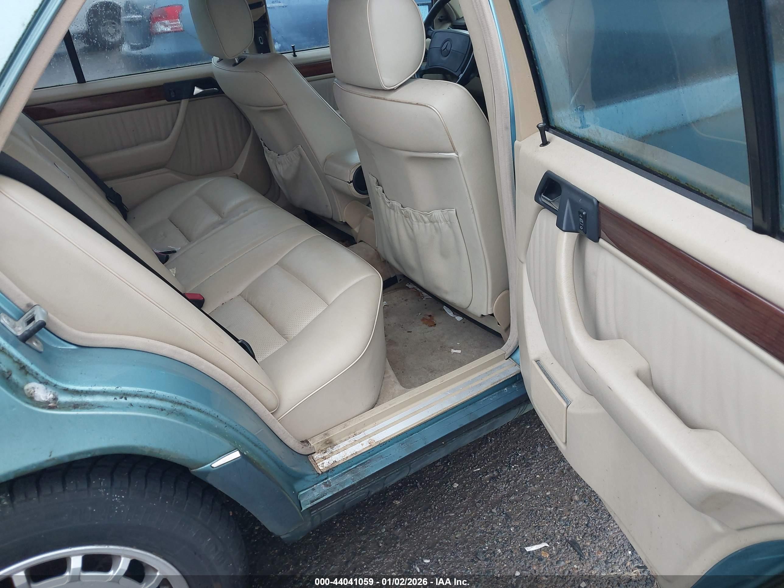 MERCEDES-BENZ 300 image 8