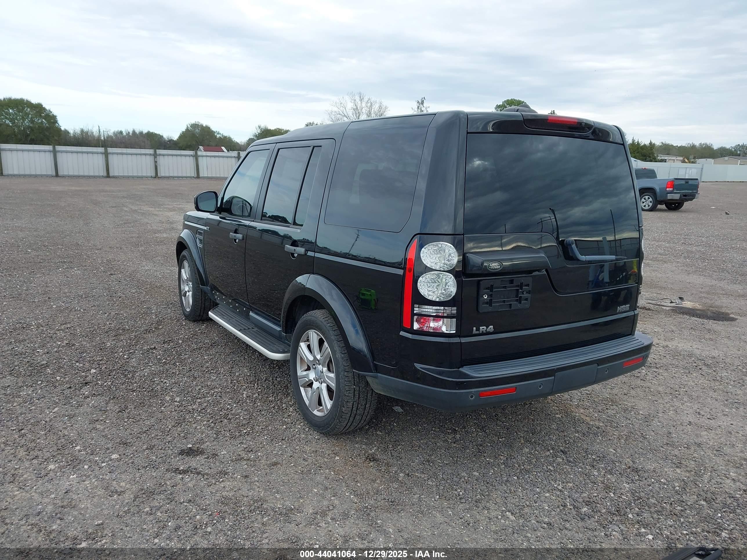 LAND ROVER image 3
