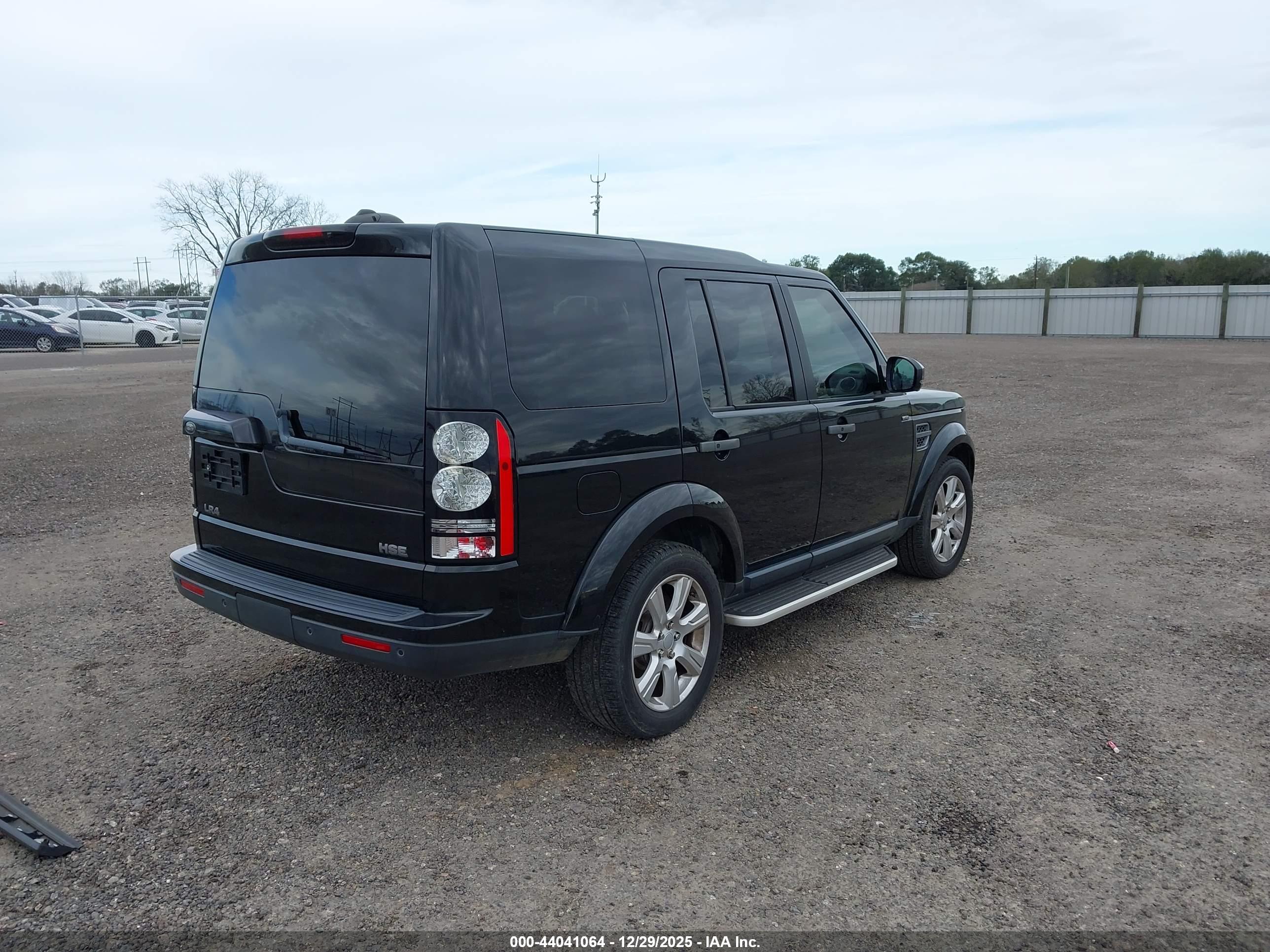 LAND ROVER image 4