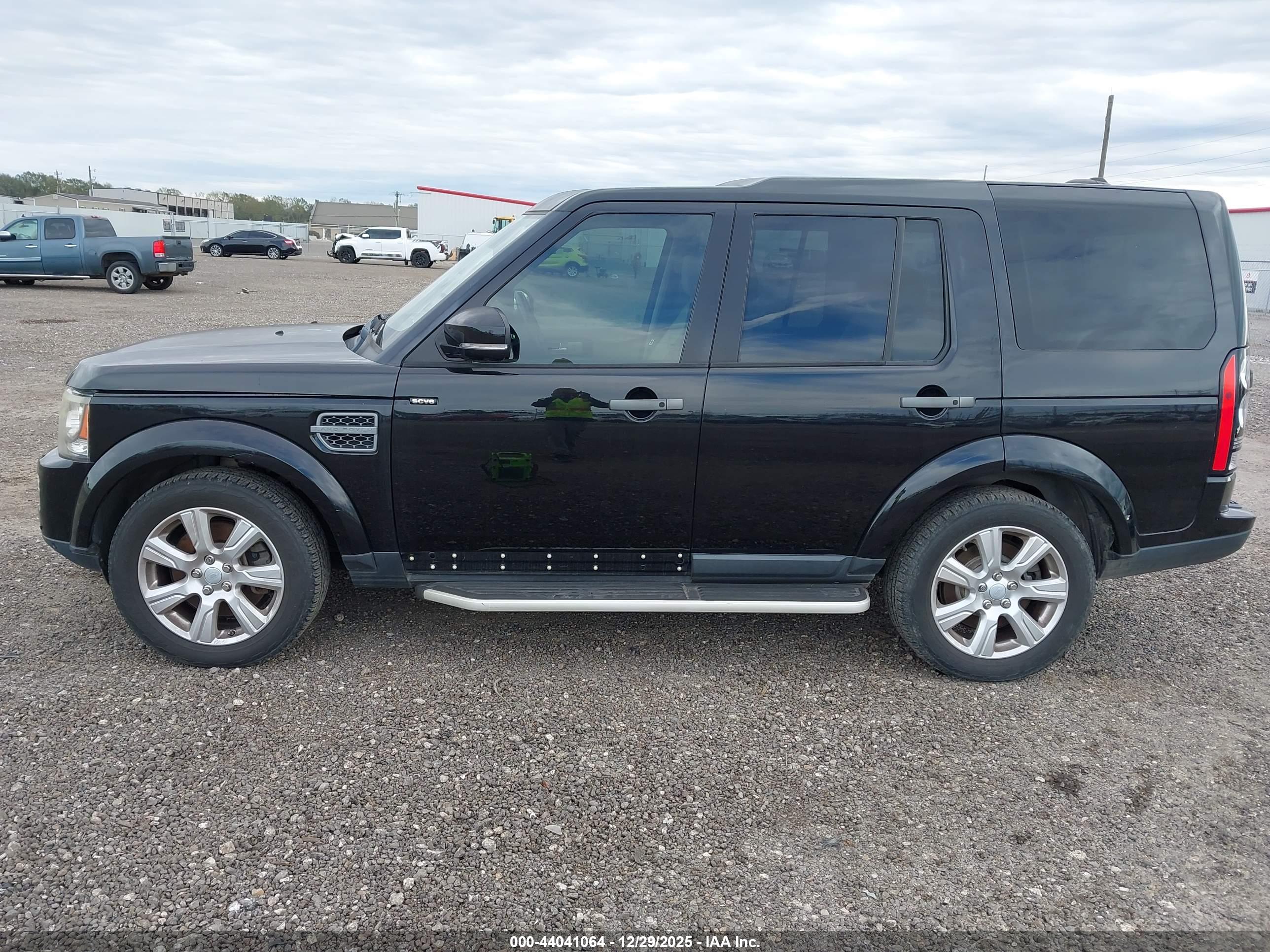 LAND ROVER image 6