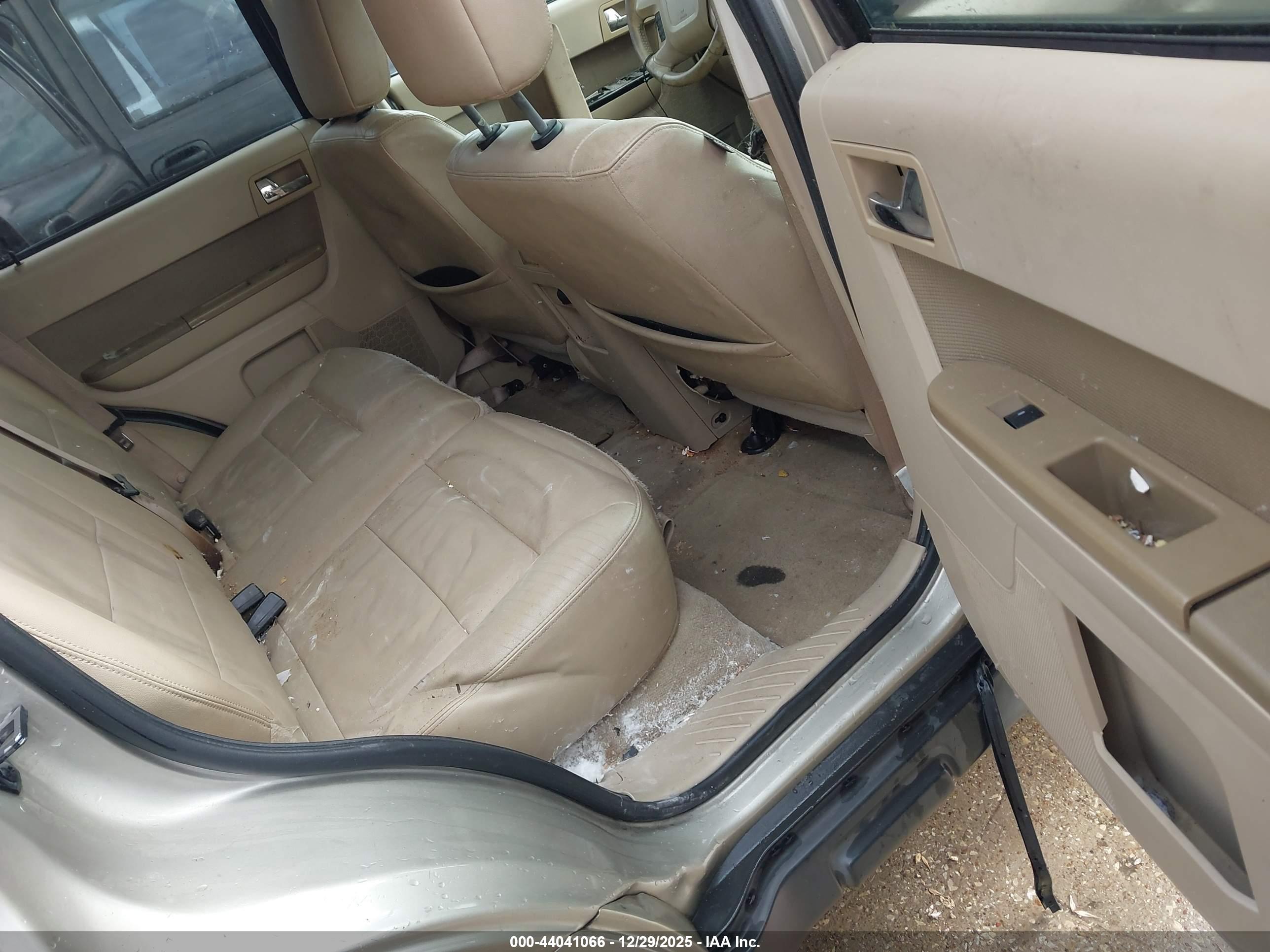 FORD ESCAPE image 8