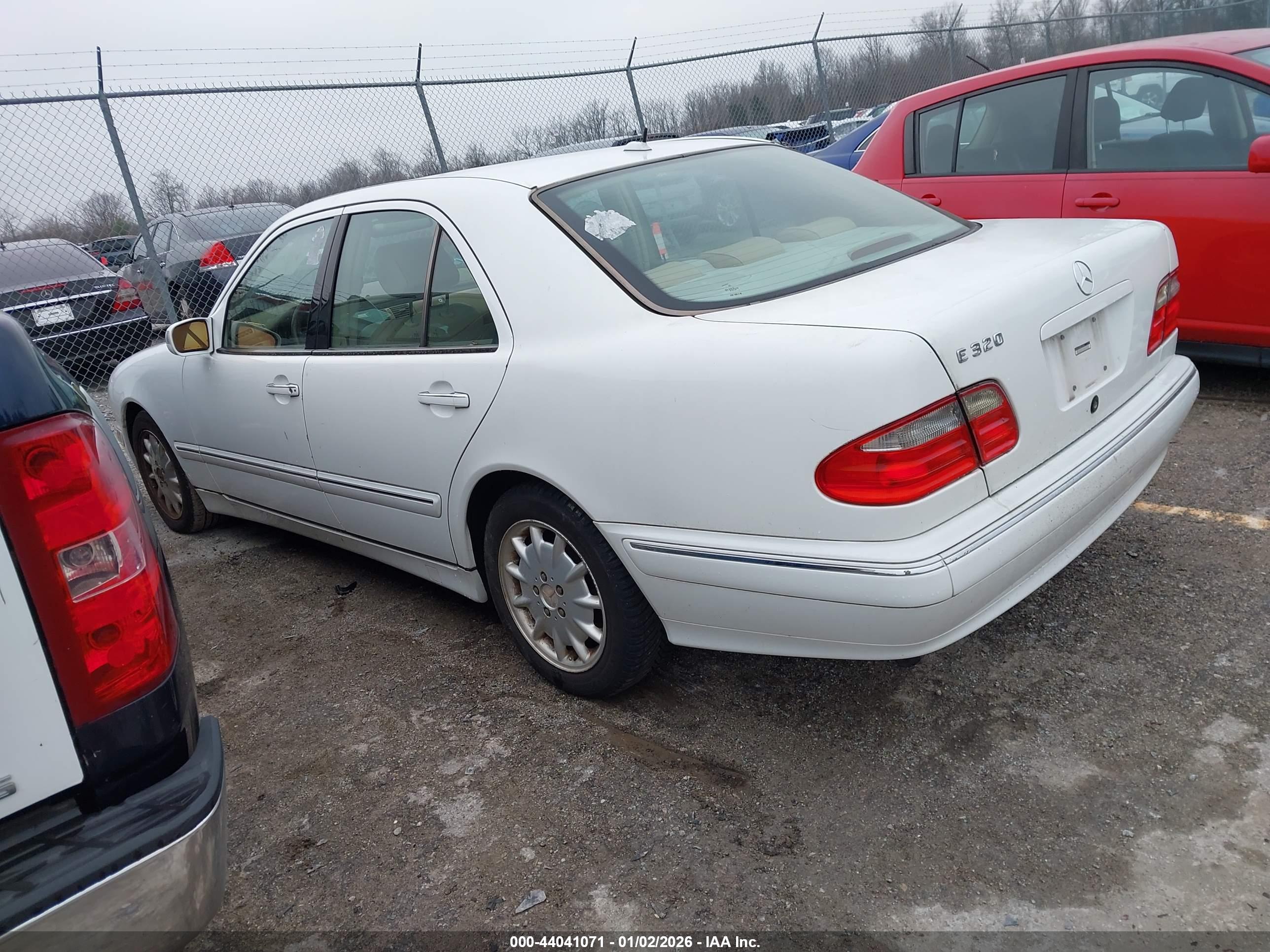 MERCEDES-BENZ E image 3