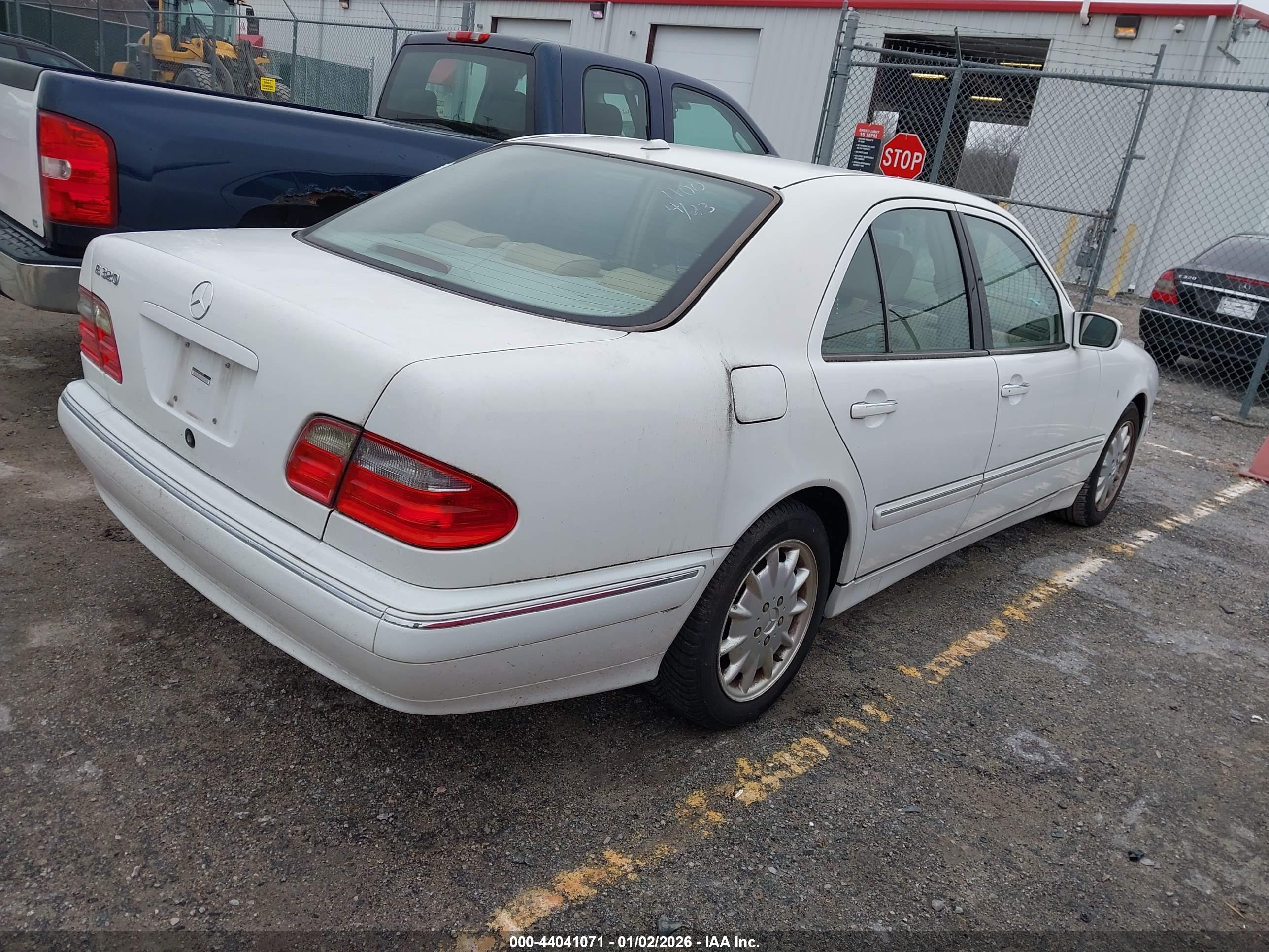 MERCEDES-BENZ E image 4