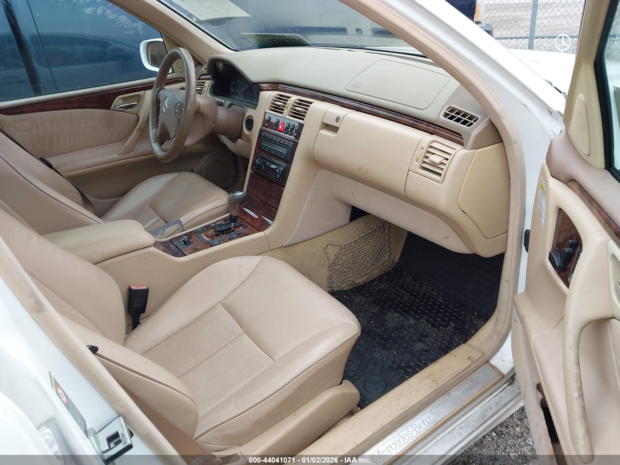 MERCEDES-BENZ E image 5