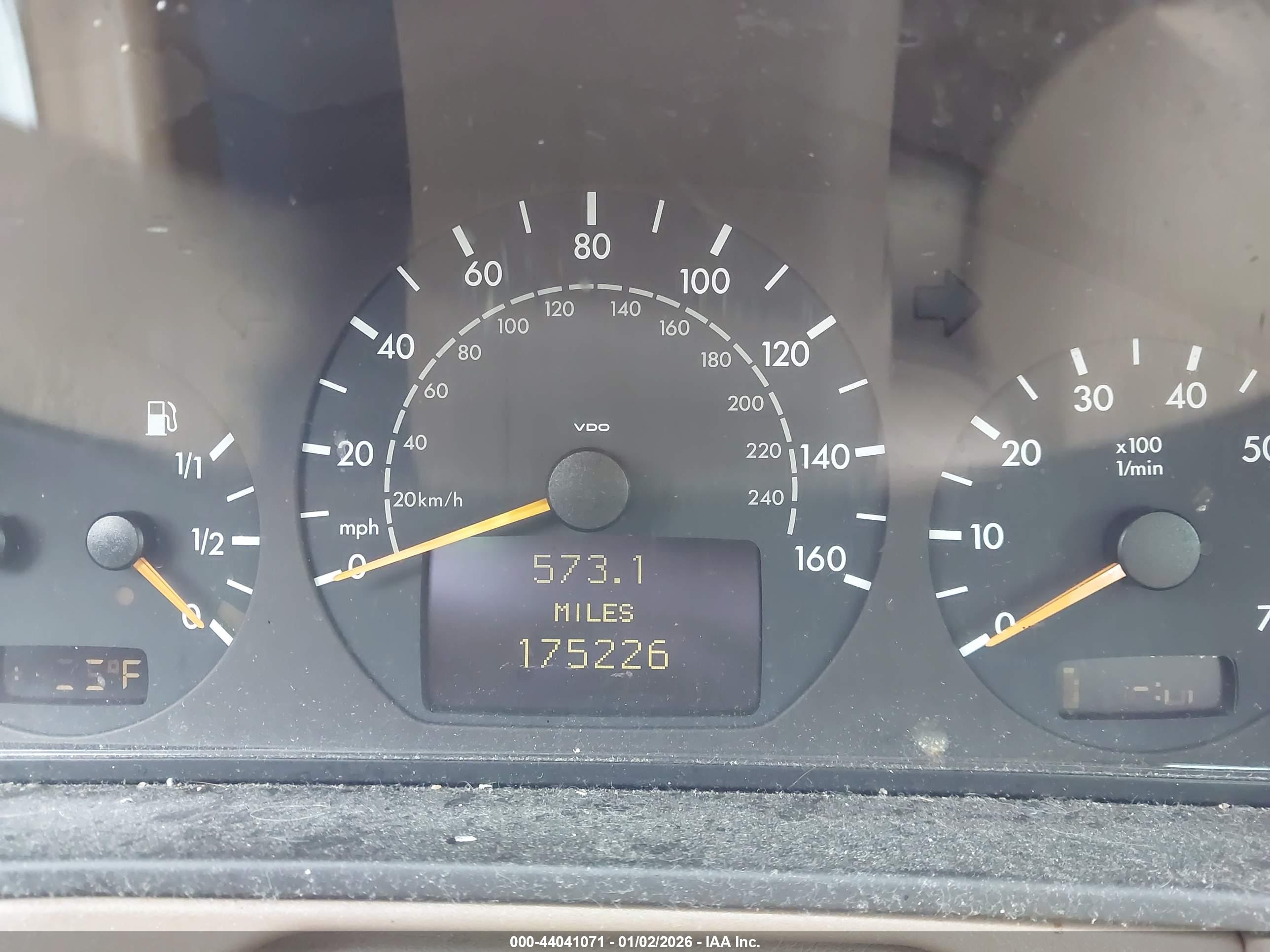 MERCEDES-BENZ E image 7
